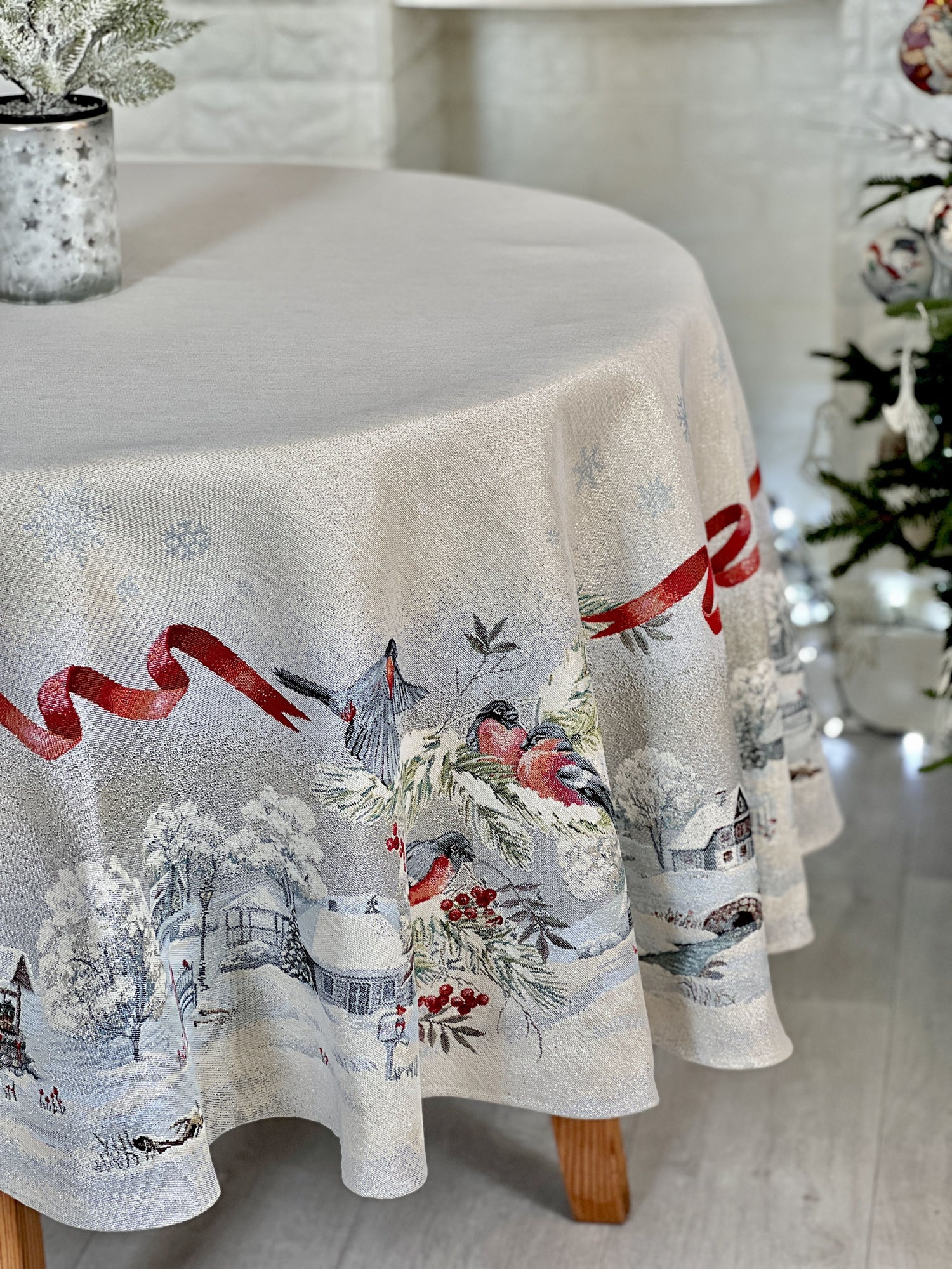 Round Christmas tablecloth «Christmas News» with silver thread Limaso Textile