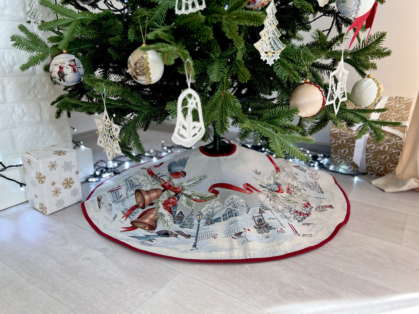 Christmas tree skirt «Christmas News» with silver thread