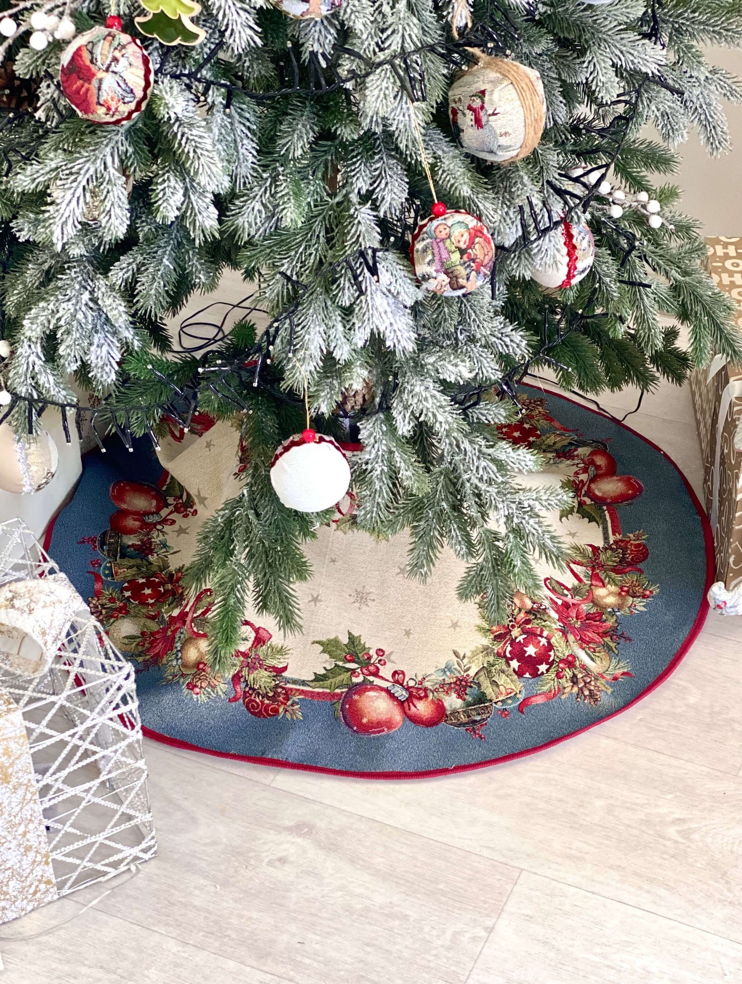 Christmas Tree skirt «Christmas Glow» with Golden Lurex - Luxury Tapestry - Textile4Family