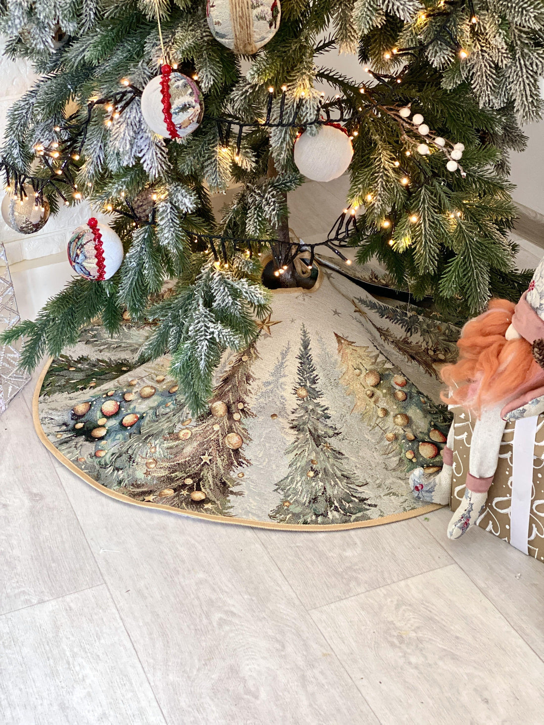 Christmas Tree skirt «Evergreen Magic» with Golden Lurex - Luxury Tapestry Limaso