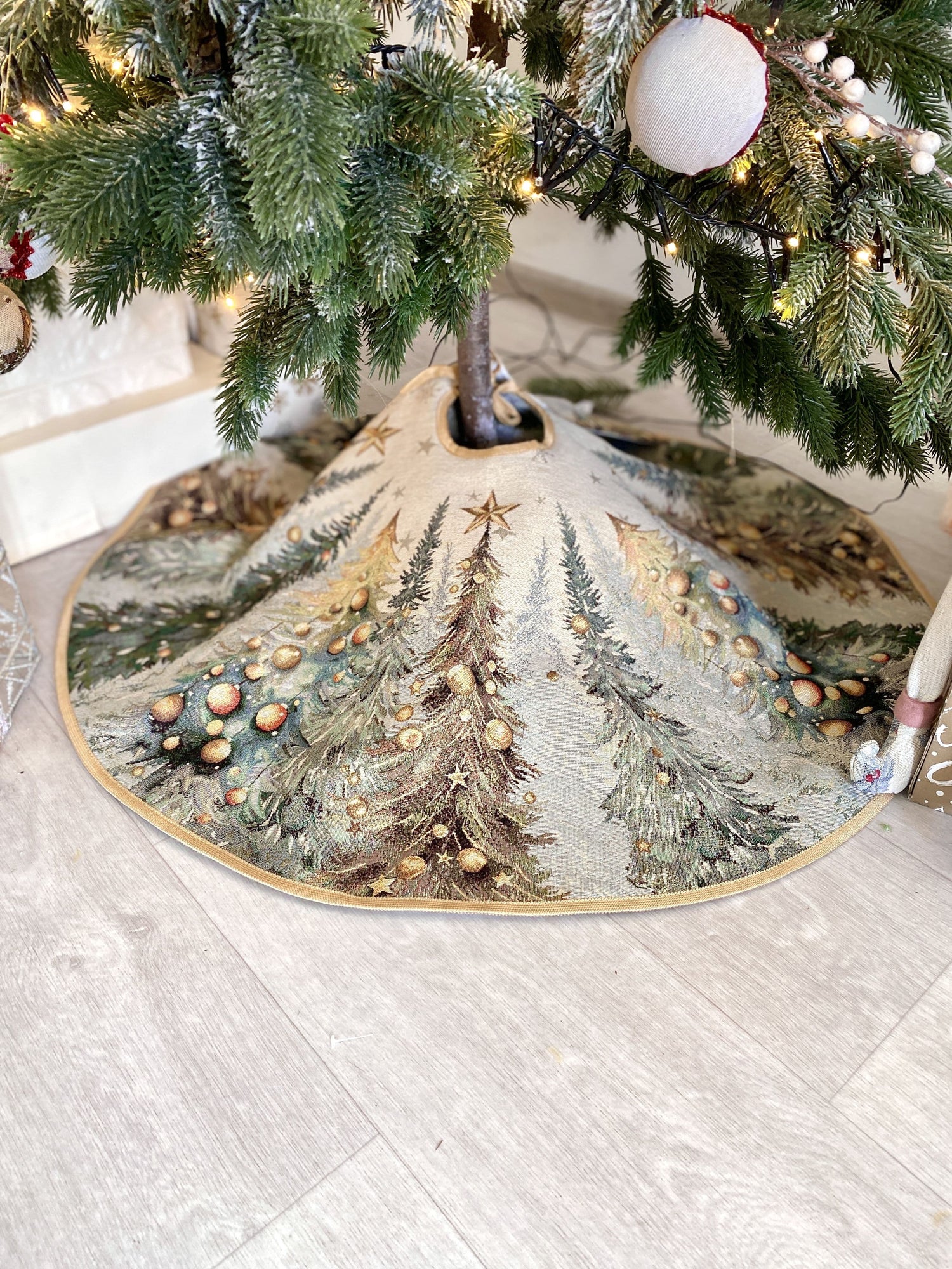 Christmas Tree skirt «Evergreen Magic» with Golden Lurex - Luxury Tapestry Limaso