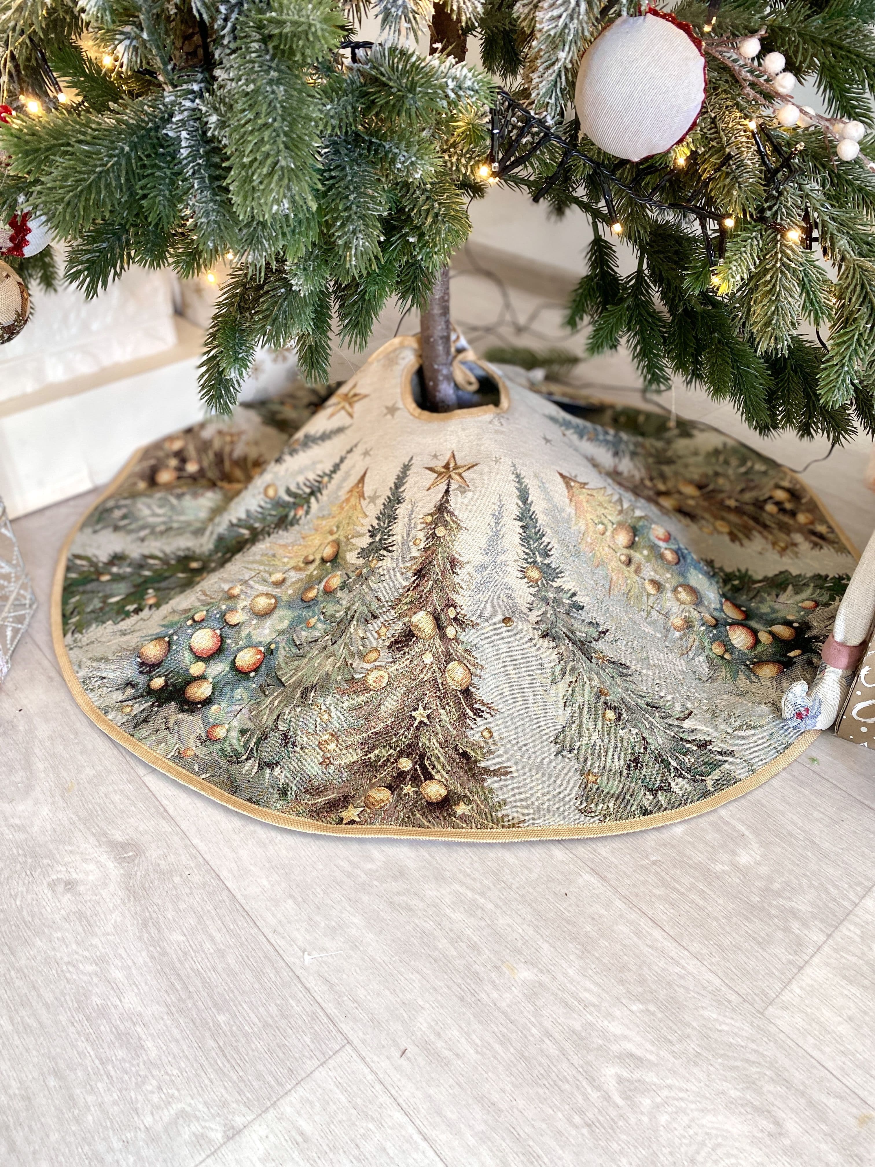 Christmas Tree skirt «Evergreen Magic» with Golden Lurex - Luxury Tapestry Limaso