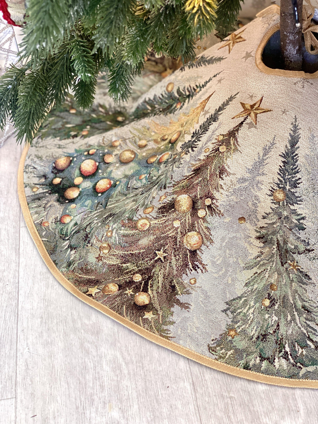 Christmas Tree skirt «Evergreen Magic» with Golden Lurex - Luxury Tapestry Limaso