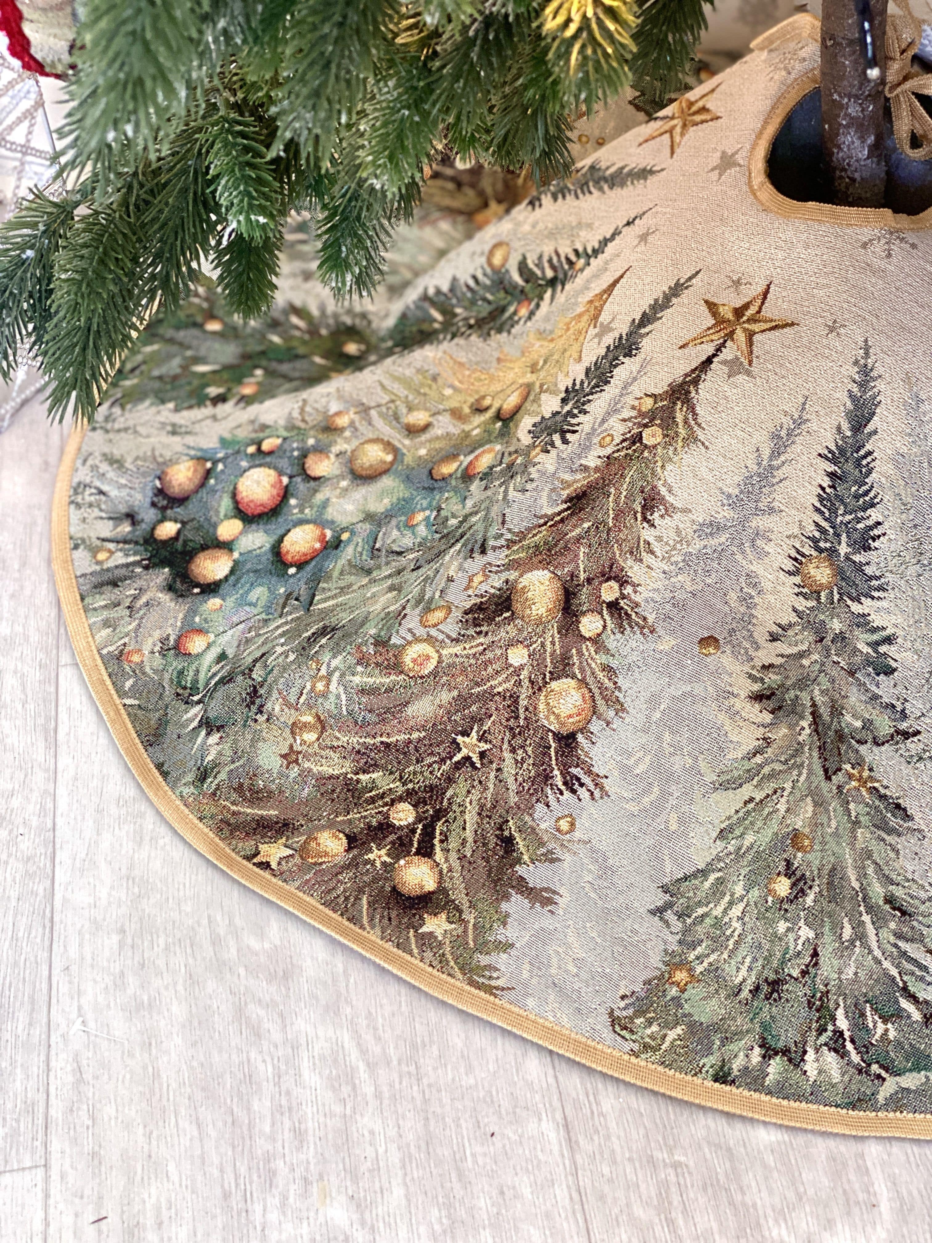 Christmas Tree skirt «Evergreen Magic» with Golden Lurex - Luxury Tapestry Limaso