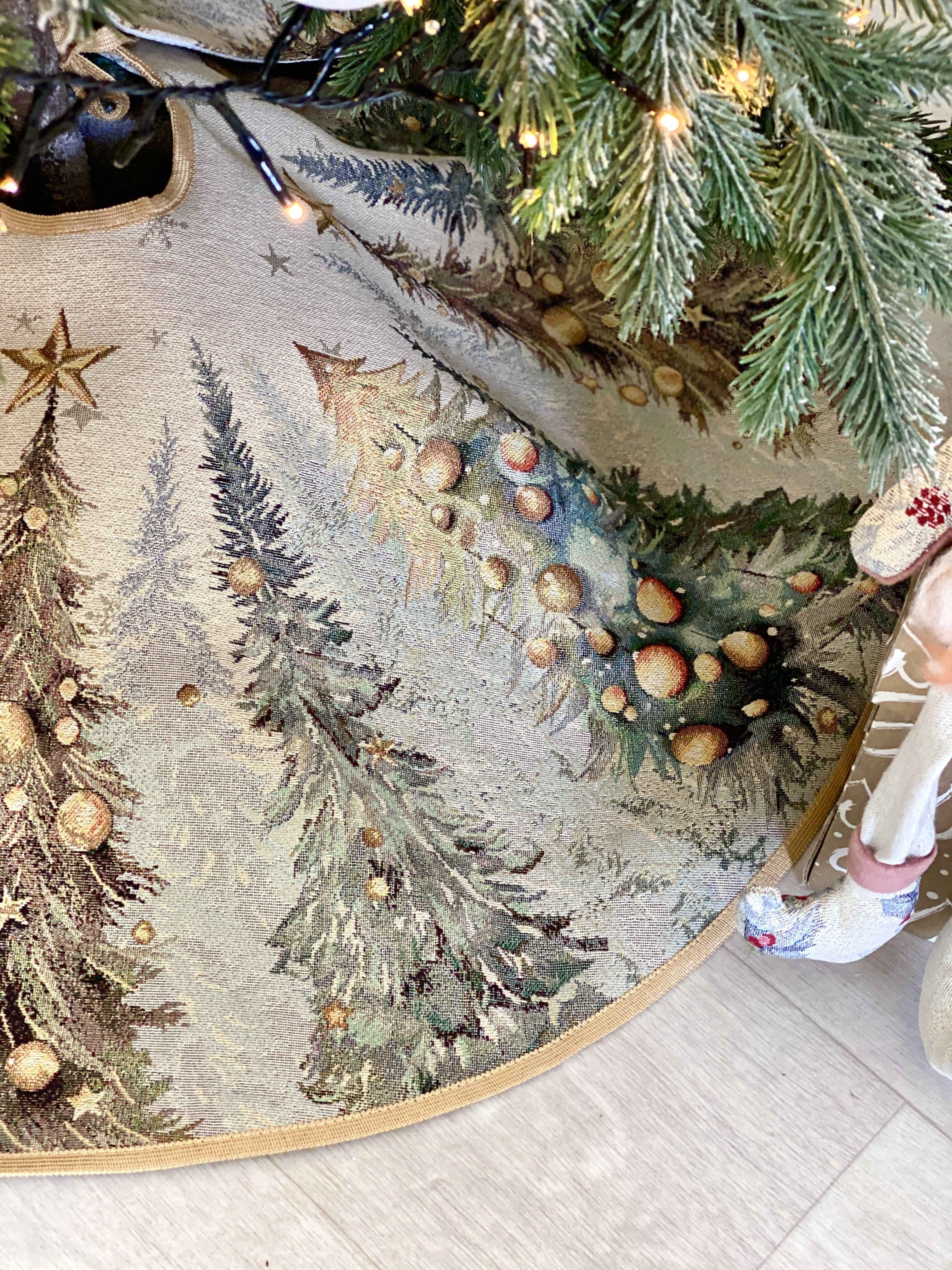 Christmas Tree skirt «Evergreen Magic» with Golden Lurex - Luxury Tapestry Limaso