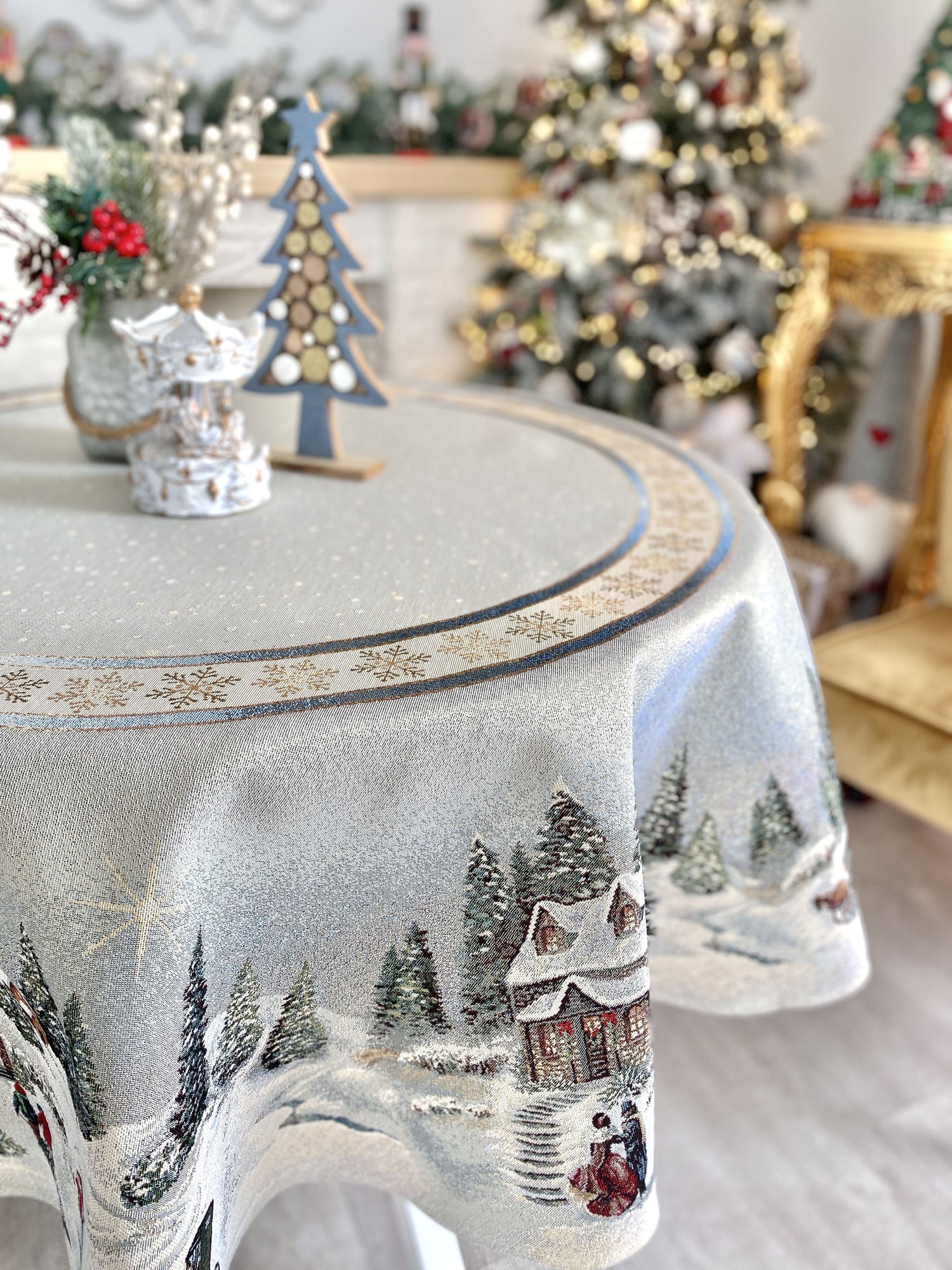 Round Christmas tapestry tablecloth «Christmas in Highlands» with golden thread Limaso Textile
