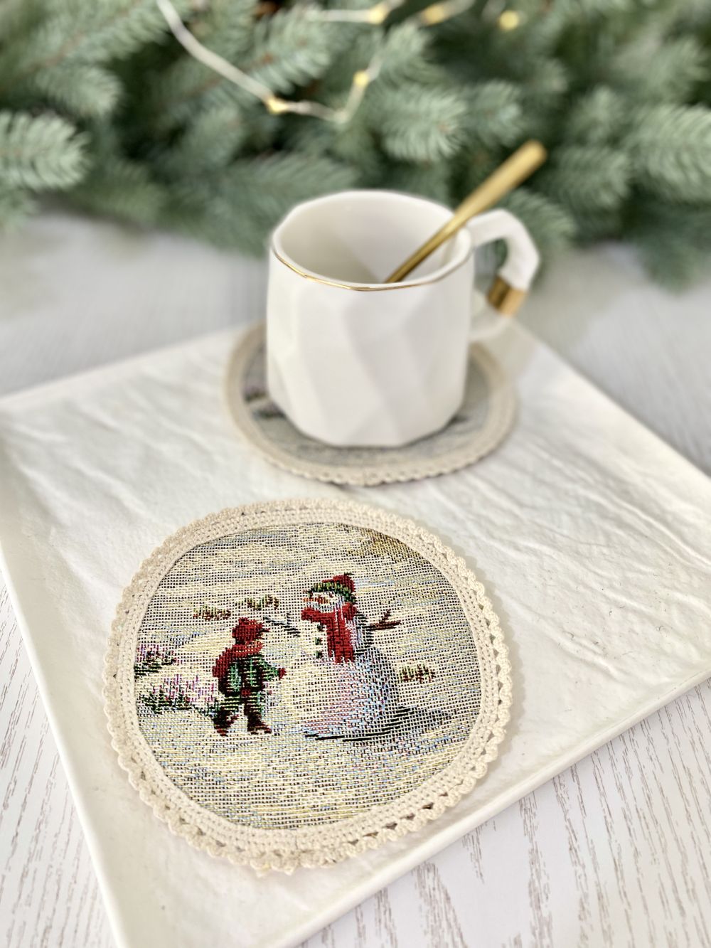 Christmas cup placemat «Christmas in Highlands» with golden thread