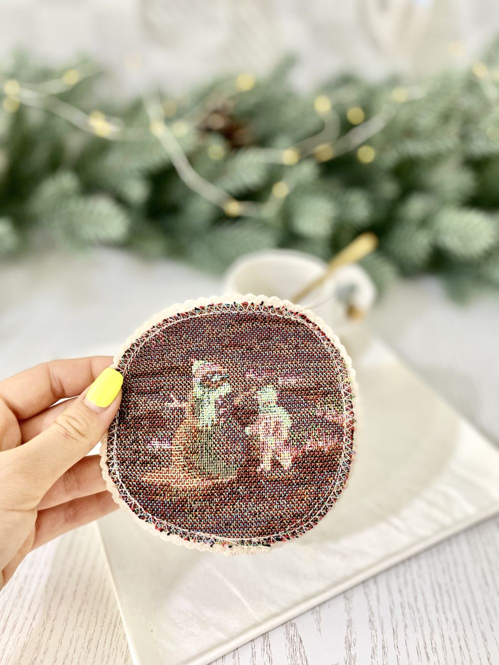 Christmas cup placemat «Christmas in Highlands» with golden thread