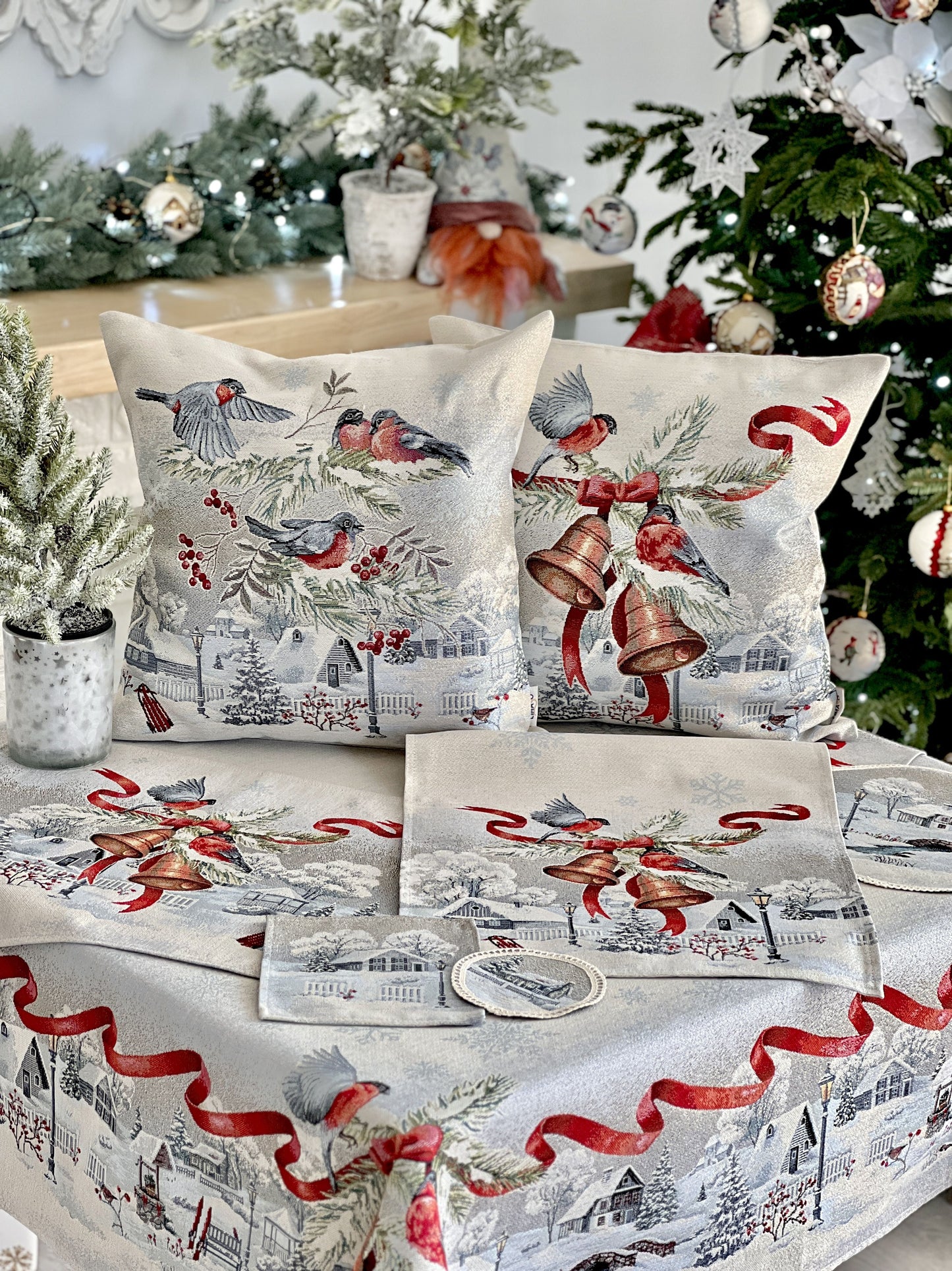 Christmas tapestry cushion cover «Christmas News-2» with silver thread