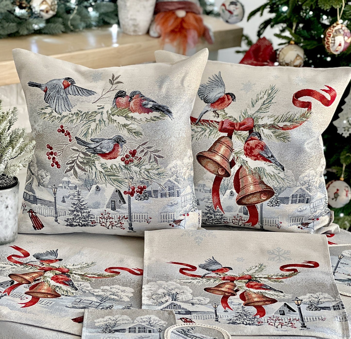 Christmas tapestry cushion cover «Christmas News-2» with silver thread