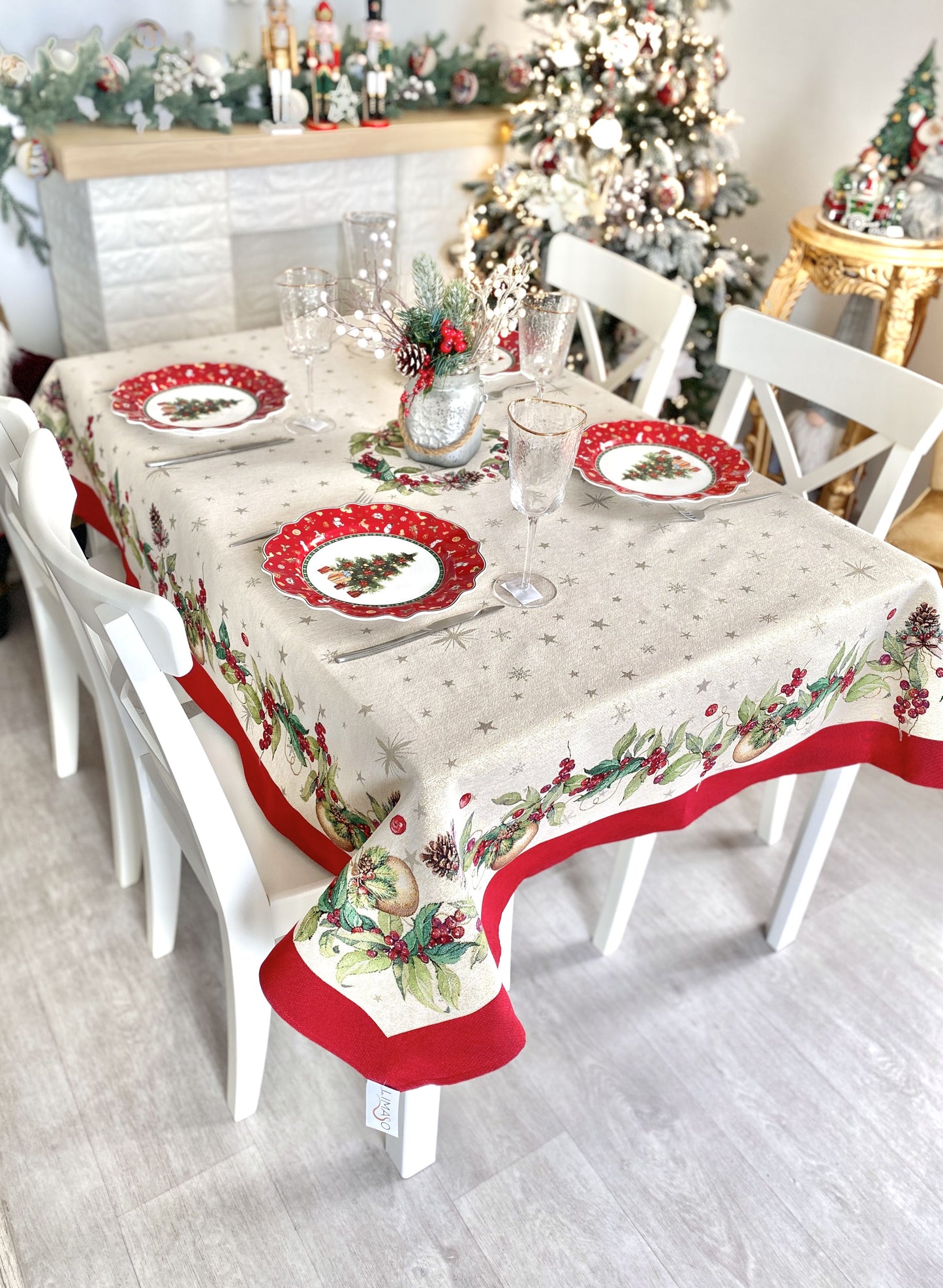 Christmas tapestry tablecloth «Christmas garland» with golden thread