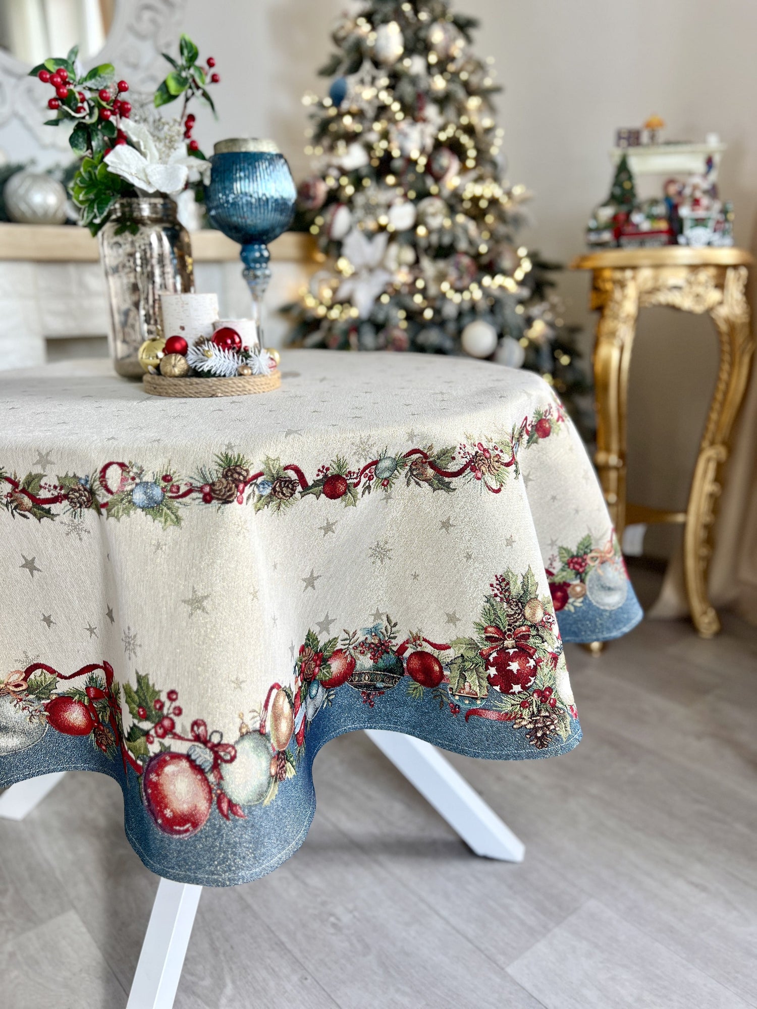 Christmas Round Tablecloth «Christmas Glow» with Golden Lurex - Luxury Tapestry - Textile4Family