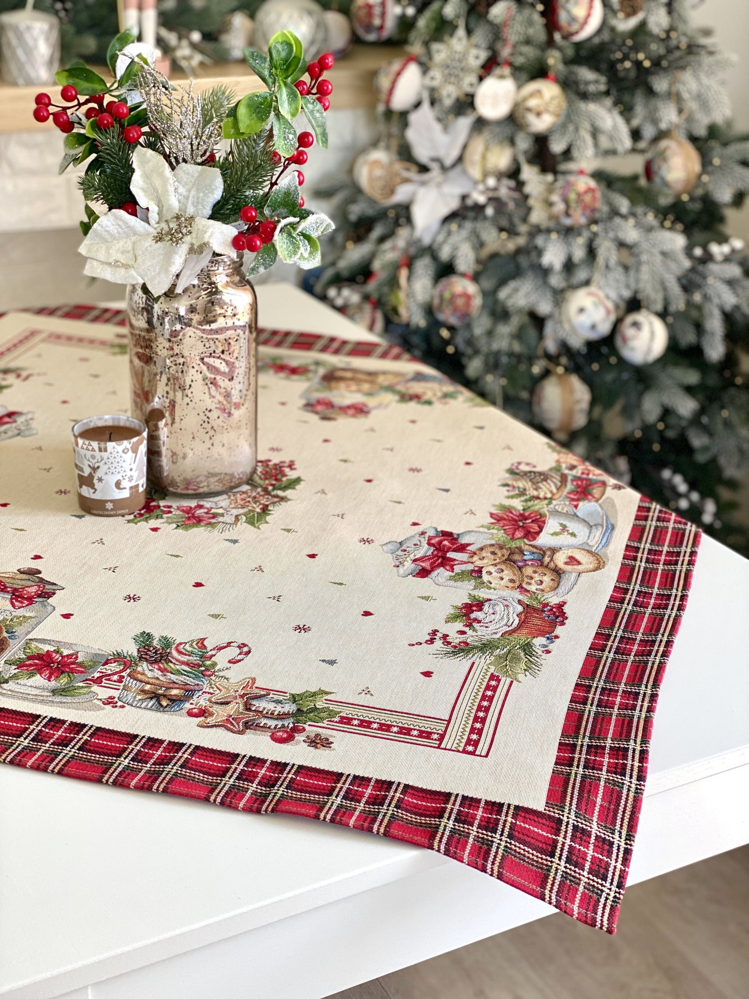 Christmas Tablecloth «Sweet Dreams» with Golden Lurex - Premium Gobelin - Textile4Family