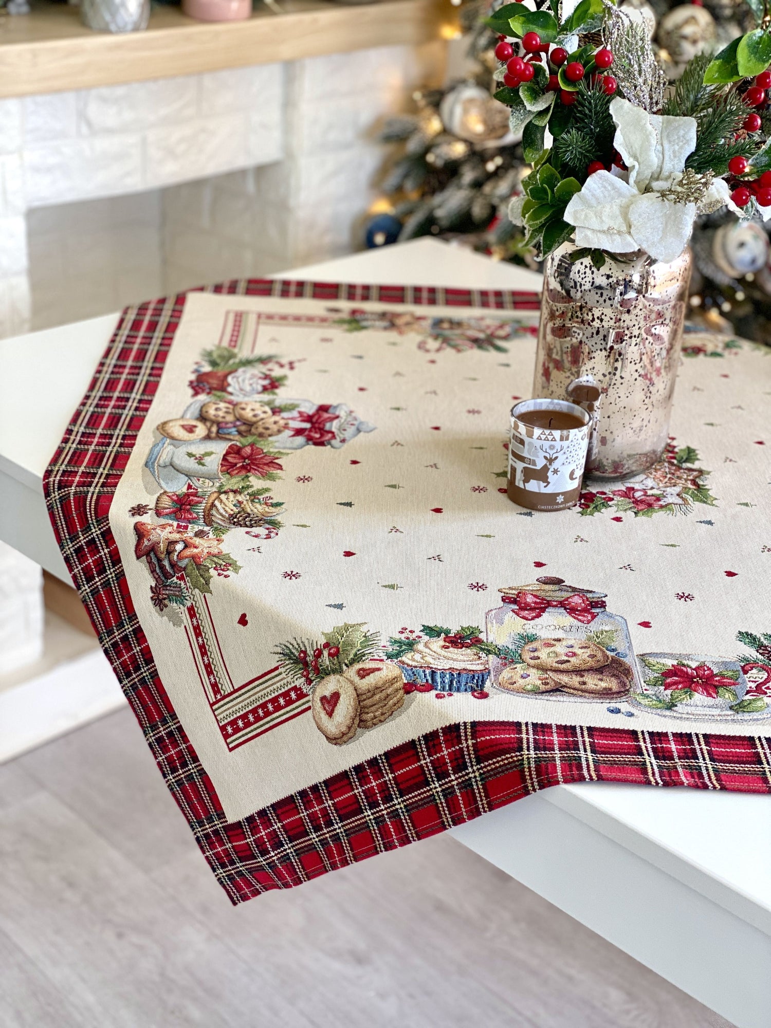Christmas Tablecloth «Sweet Dreams» with Golden Lurex - Premium Gobelin - Textile4Family