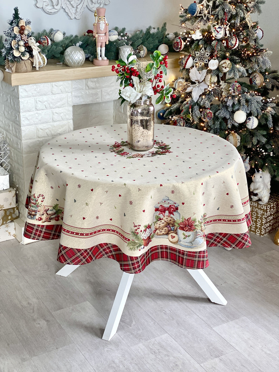 Christmas Round Tablecloth «Sweet Dreams» with Golden Lurex - Premium Gobelin - Textile4Family