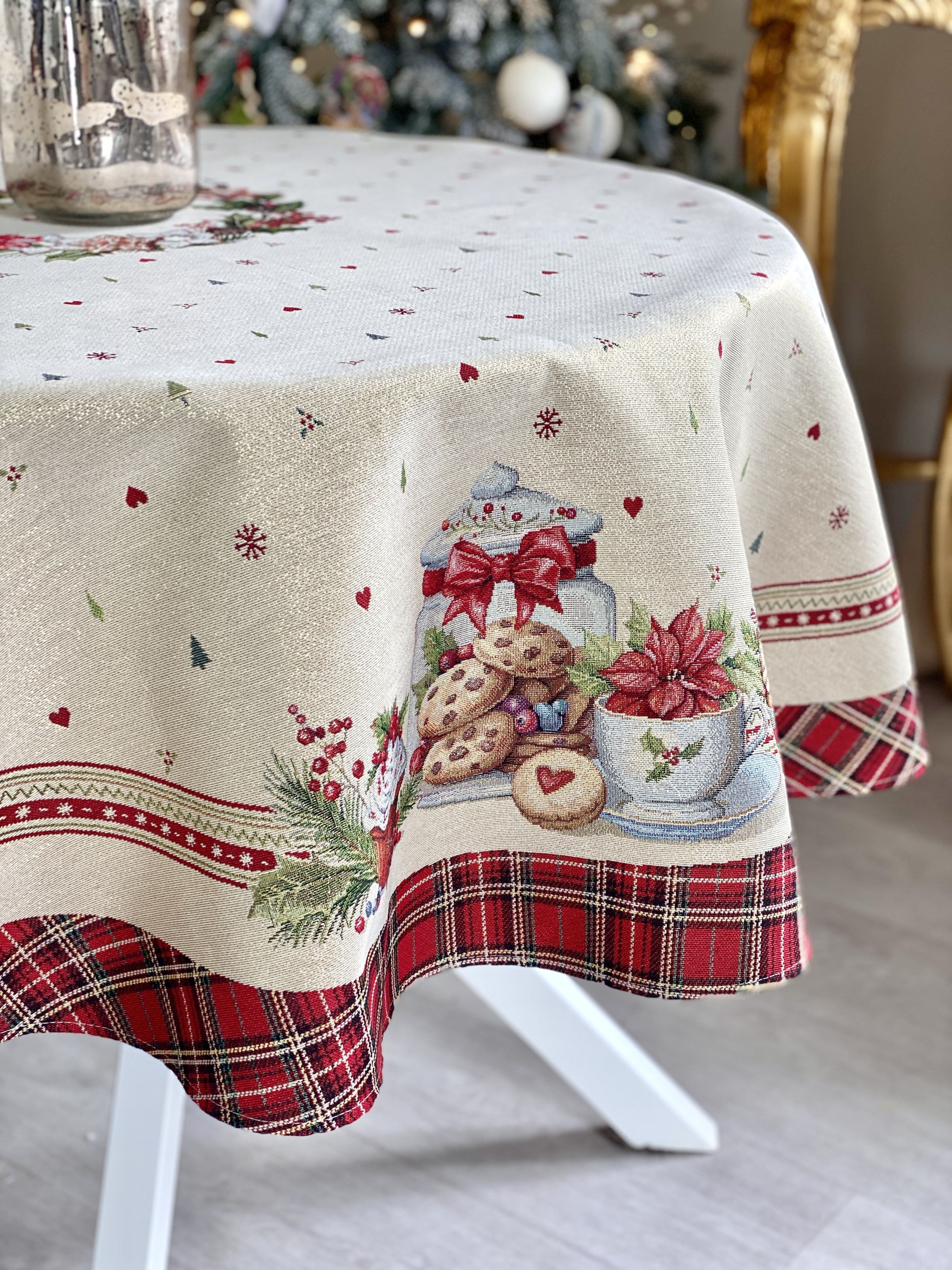 Christmas Round Tablecloth «Sweet Dreams» with Golden Lurex - Premium Gobelin - Textile4Family