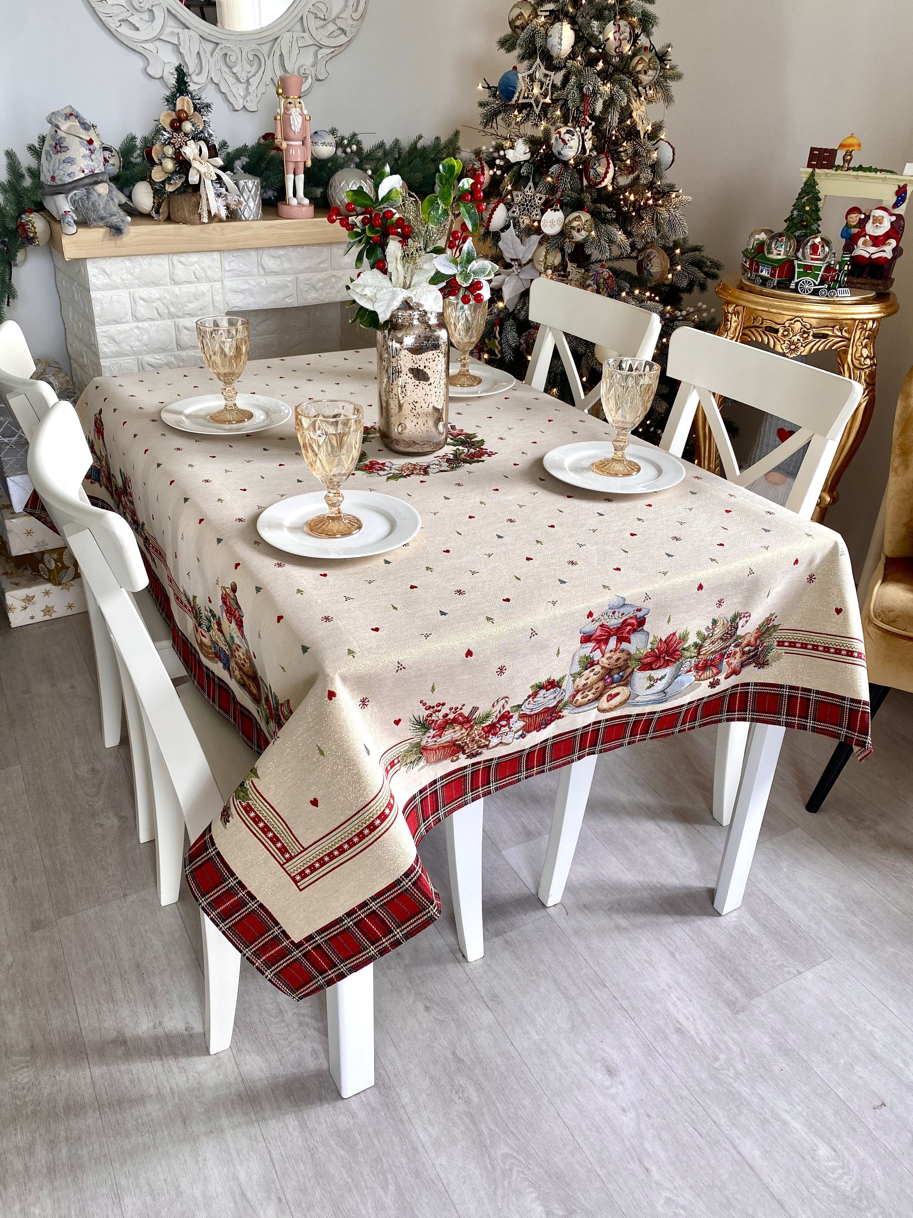 Christmas Tablecloth «Sweet Dreams» with Golden Lurex - Premium Gobelin - Textile4Family