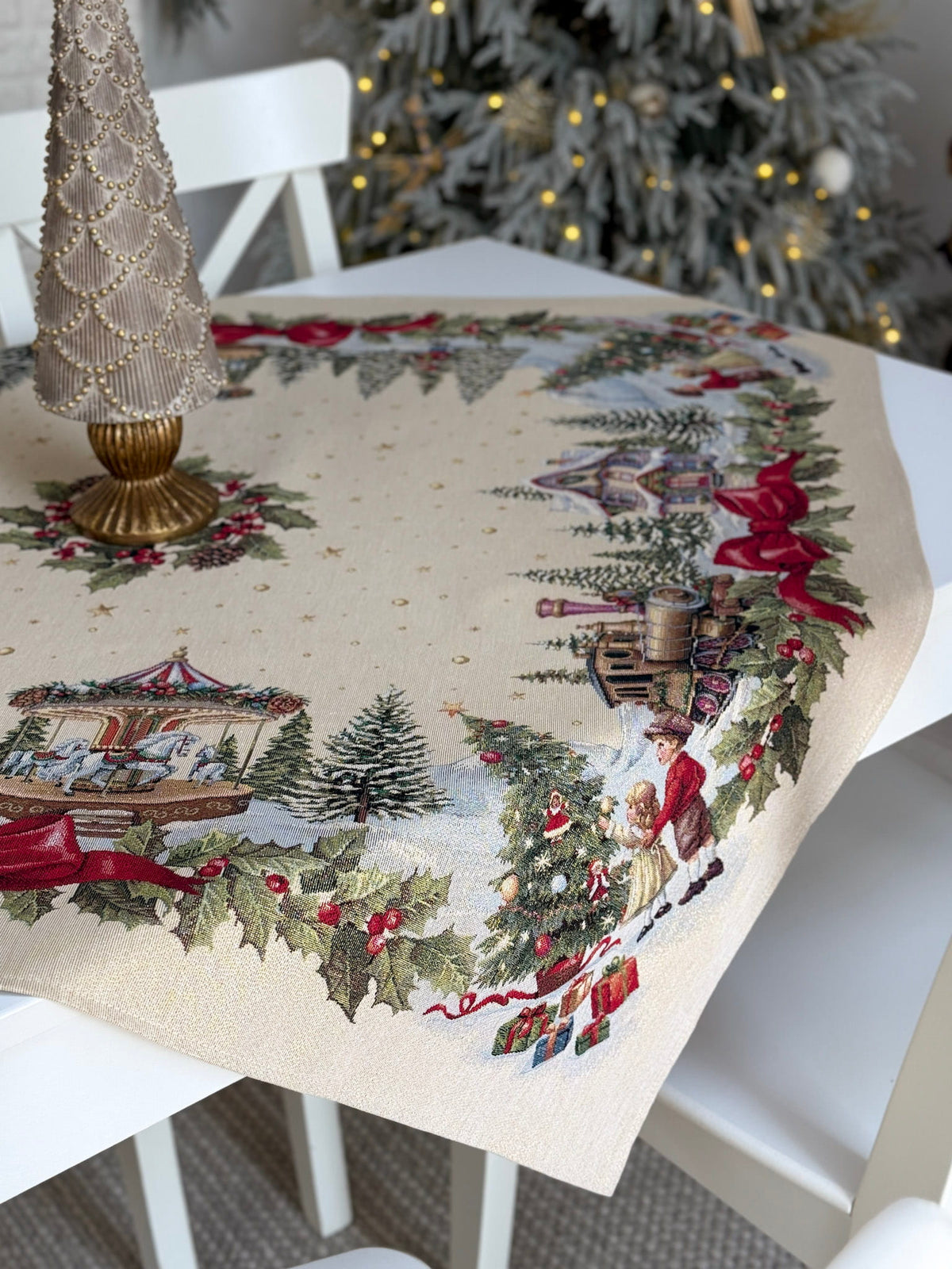 Christmas Tablecloth «Christmas Wonderland» with golden thread - High quality tapestry
