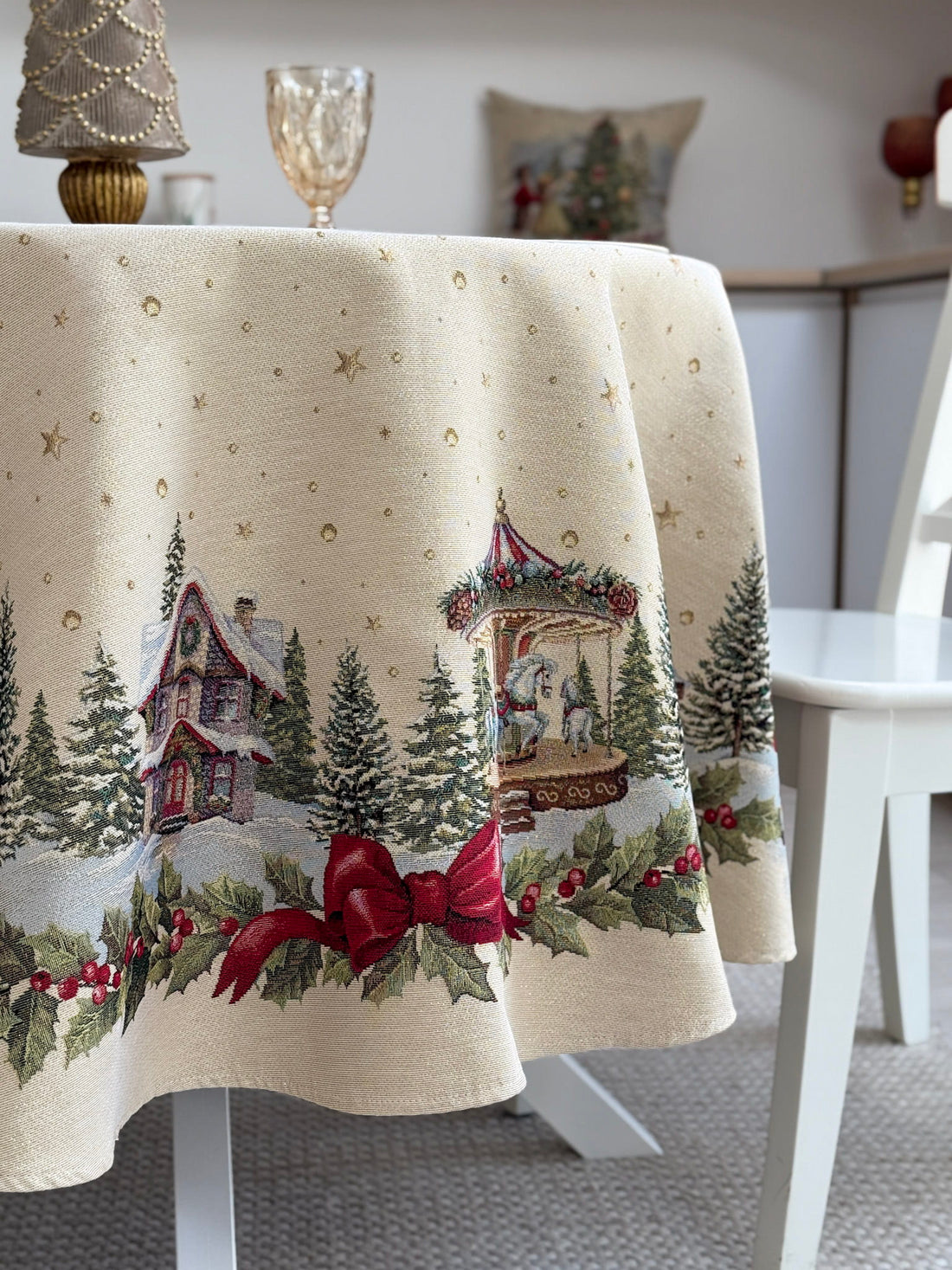 Christmas Round Tablecloth «Christmas Wonderland» with golden thread - High quality tapestry