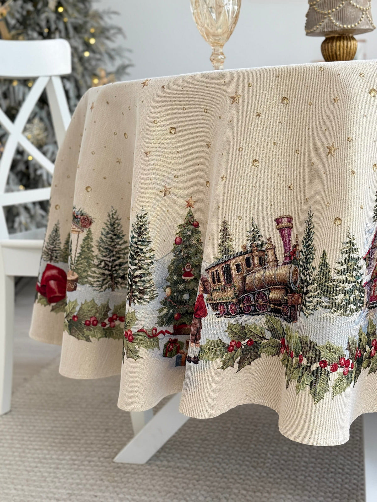 Christmas Round Tablecloth «Christmas Wonderland» with golden thread - High quality tapestry