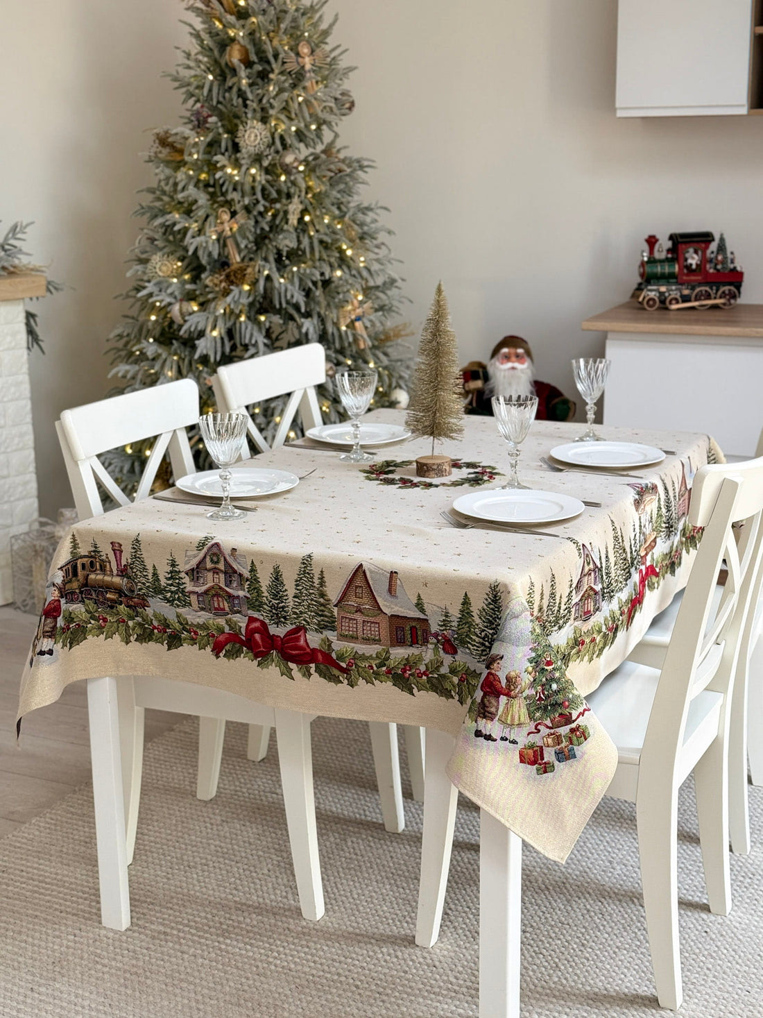 Christmas Tablecloth «Christmas Wonderland» with golden thread - High quality tapestry