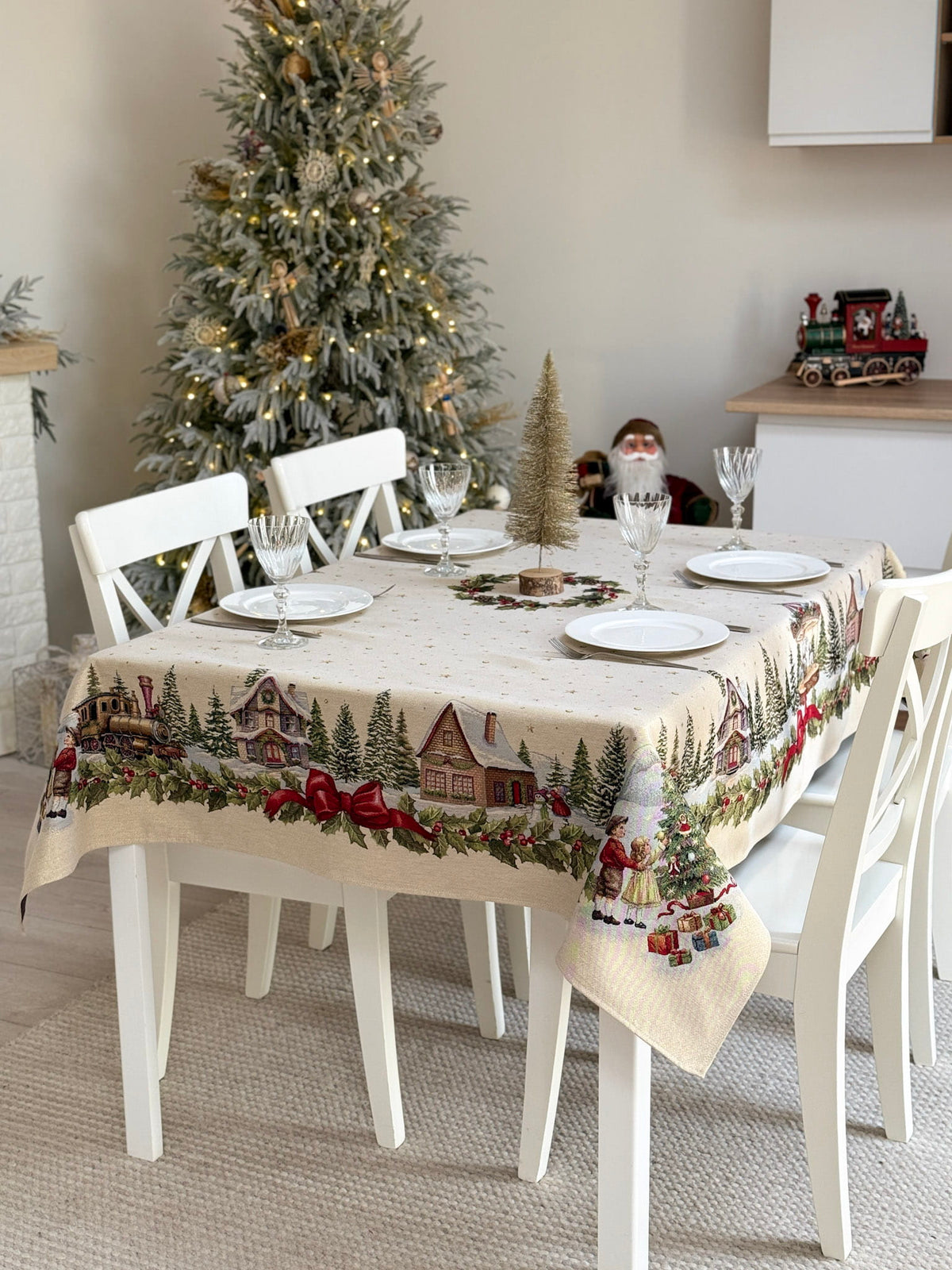 Christmas Tablecloth «Christmas Wonderland» with golden thread - High quality tapestry