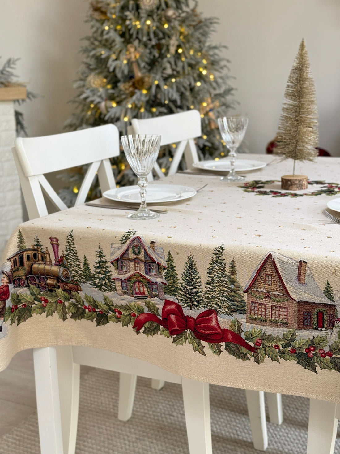 Christmas Tablecloth «Christmas Wonderland» with golden thread - High quality tapestry