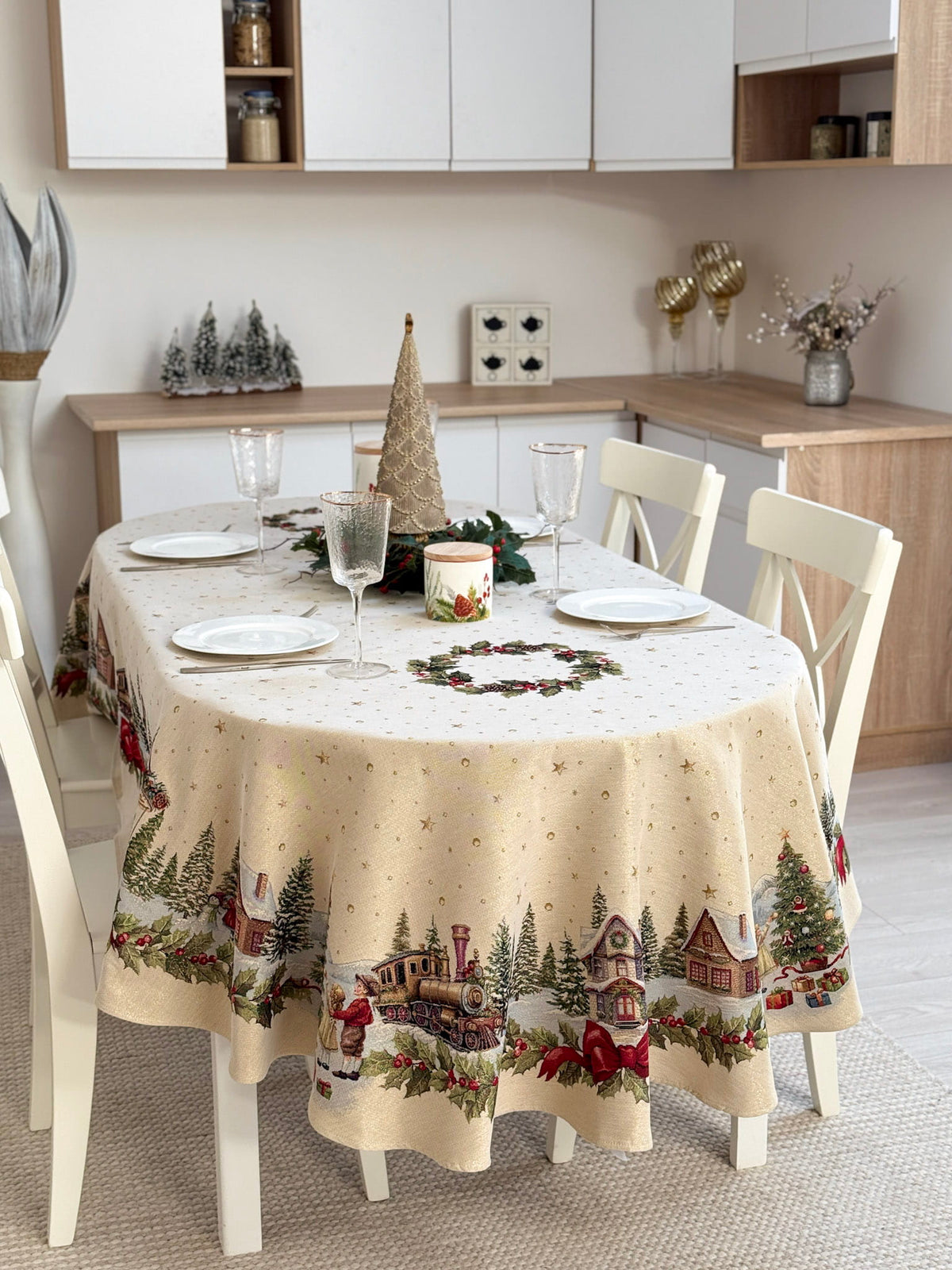 Christmas Oval Tablecloth «Christmas Wonderland» with golden thread - High quality tapestry