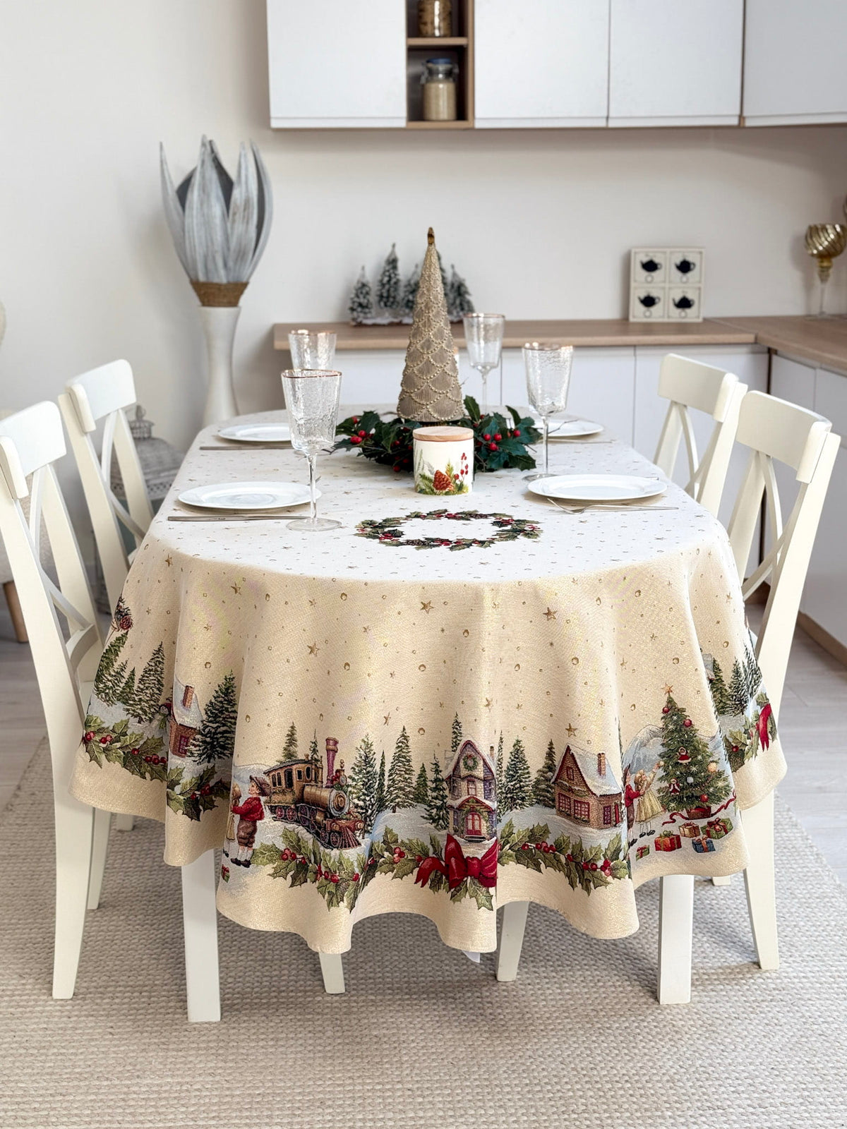 Christmas Oval Tablecloth «Christmas Wonderland» with golden thread - High quality tapestry