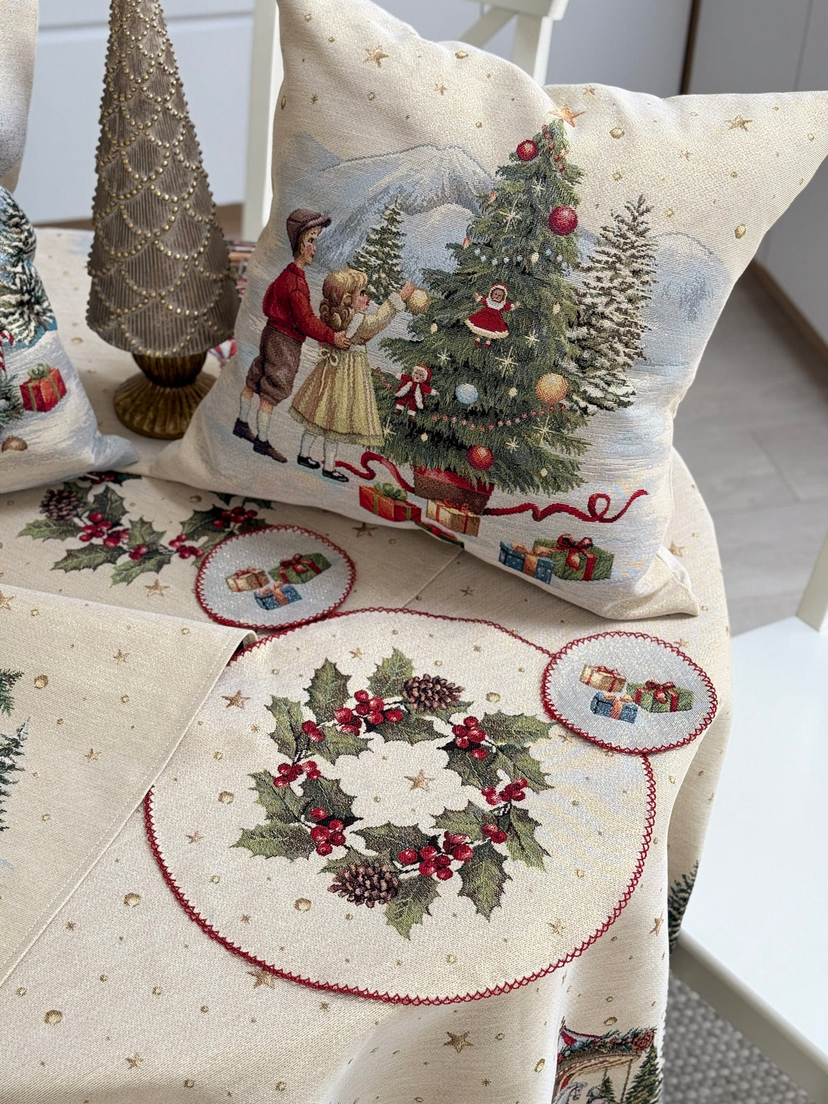 Christmas Placemat set «Christmas Wonderland» with golden thread - High quality tapestry