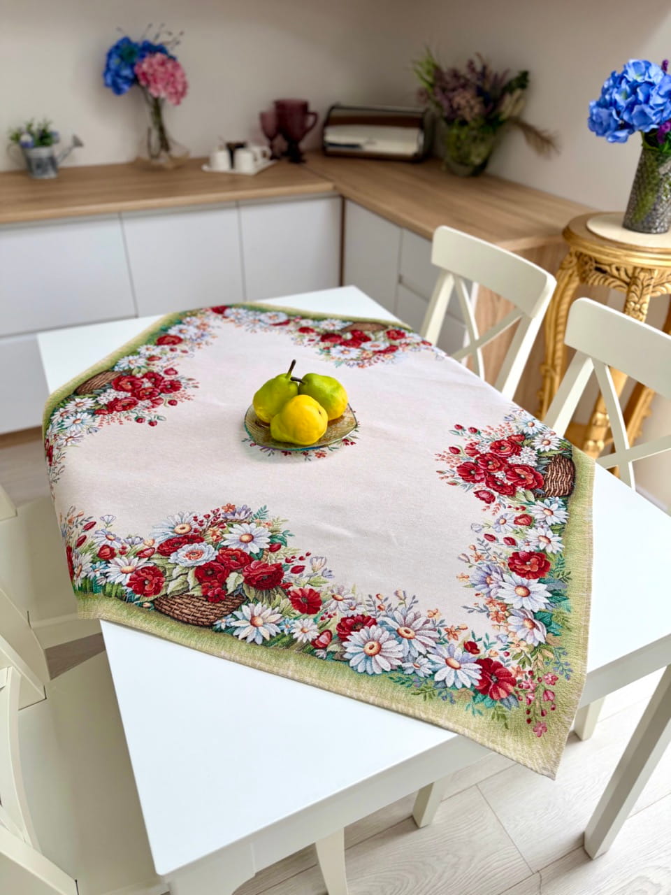 Square tablecloth «Poppy and Daisy» - Premium Tapestry - Textile4Family