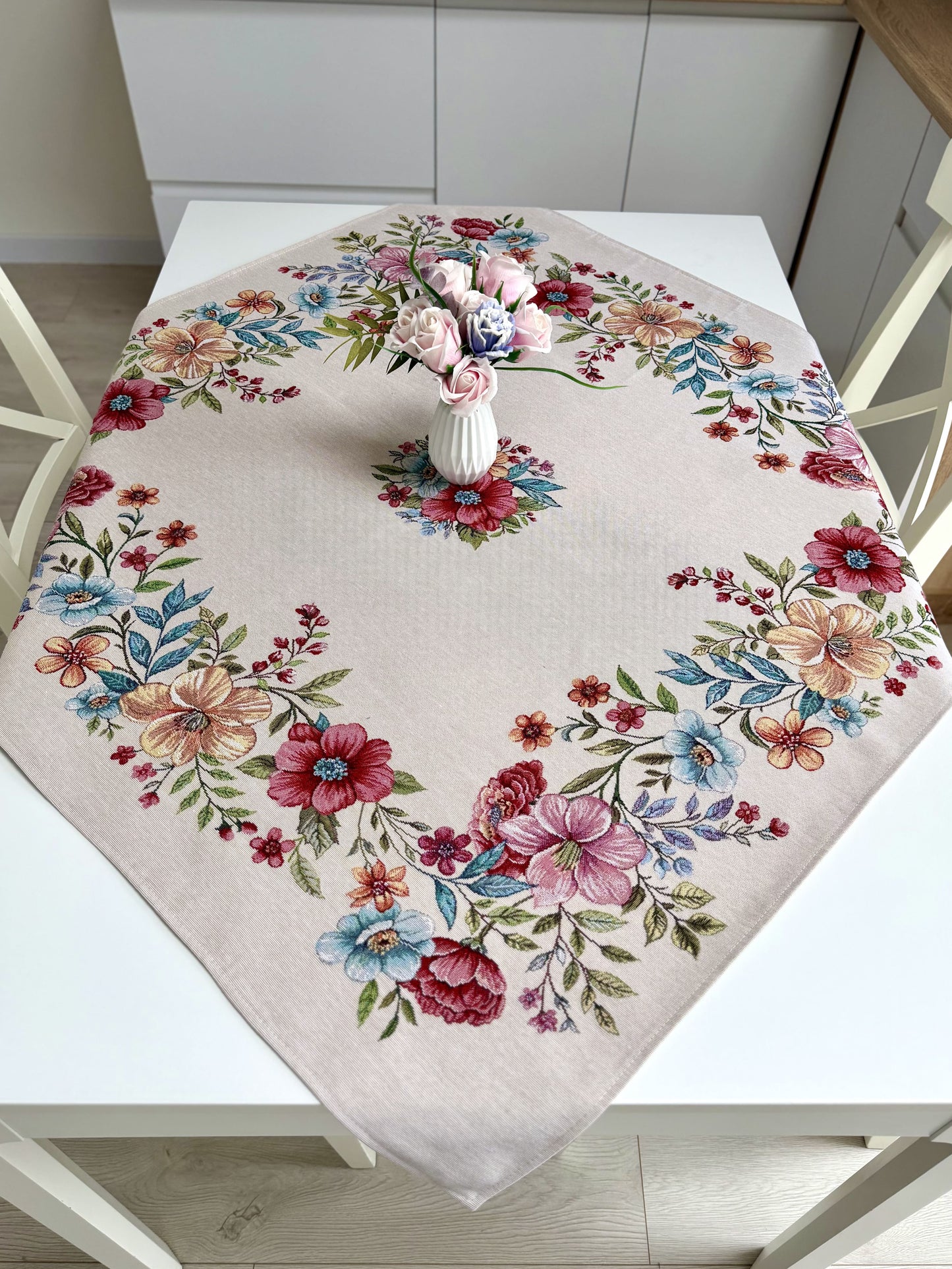 Square tablecloth «Blooming garden» - Premium Tapestry - Textile4Family