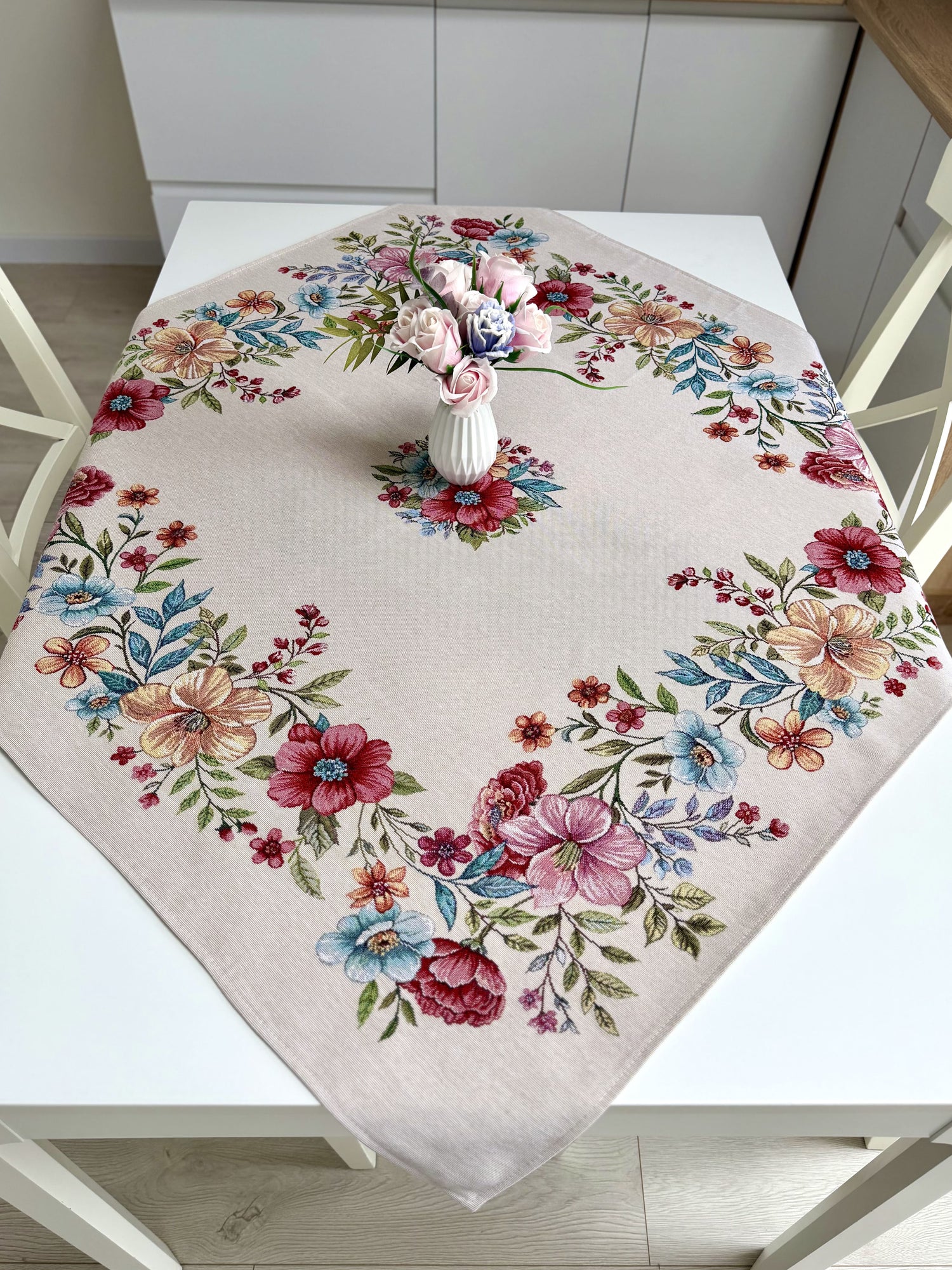 Square tablecloth «Blooming garden» - Premium Tapestry - Textile4Family