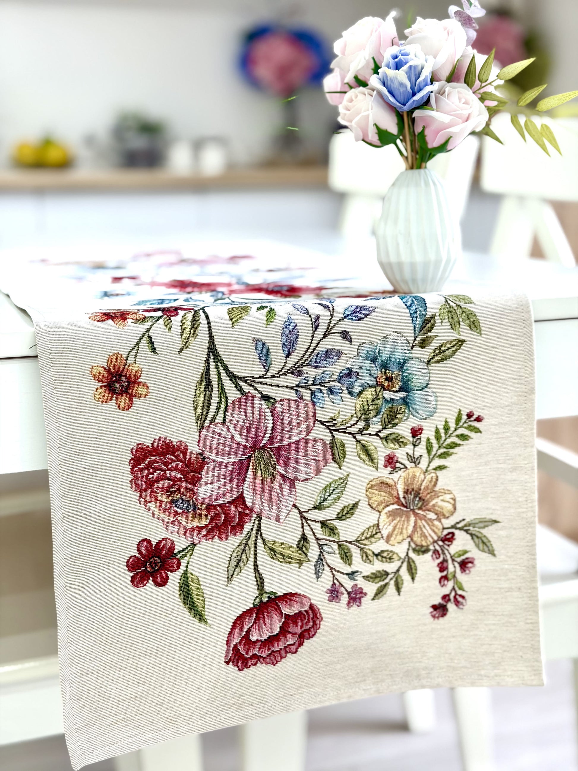 Table Runner «Blooming garden» - Premium Tapestry - Textile4Family