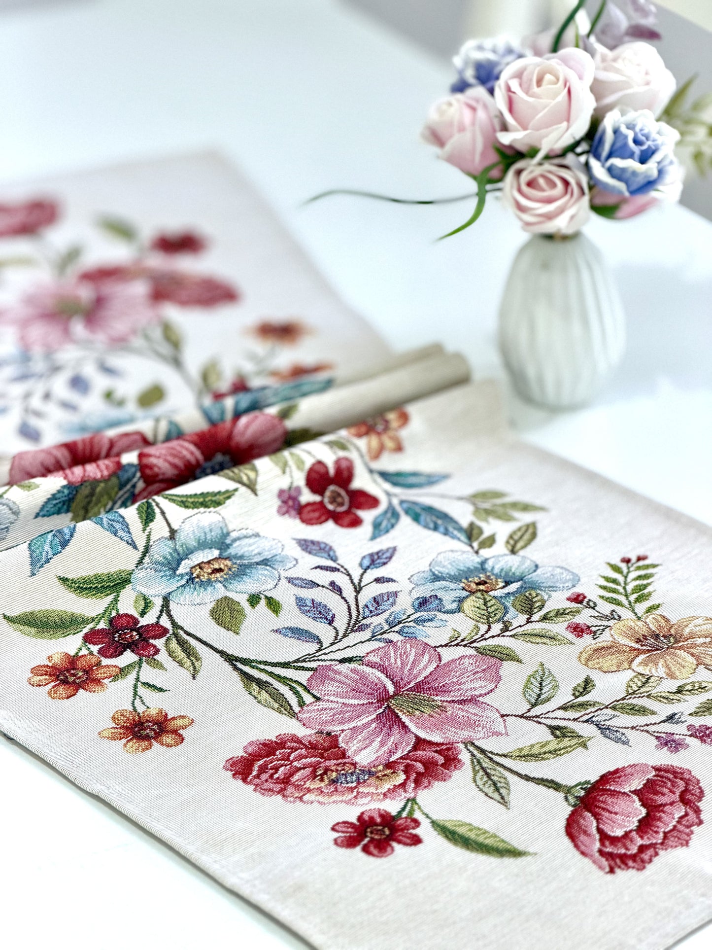 Table Runner «Blooming garden» - Premium Tapestry - Textile4Family