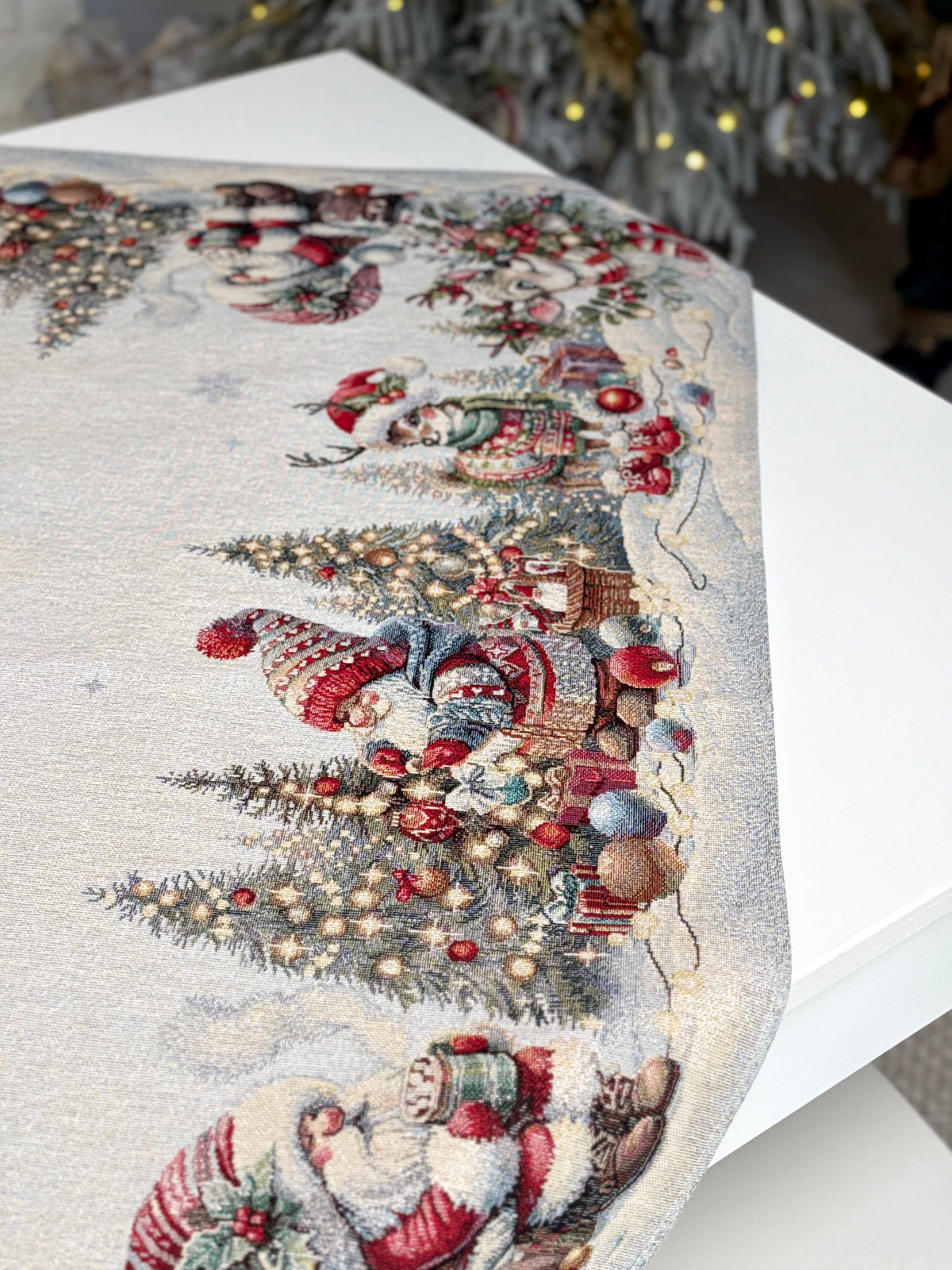 Tablecloth «Scarlet Wishes» with golden thread - High quality tapestry