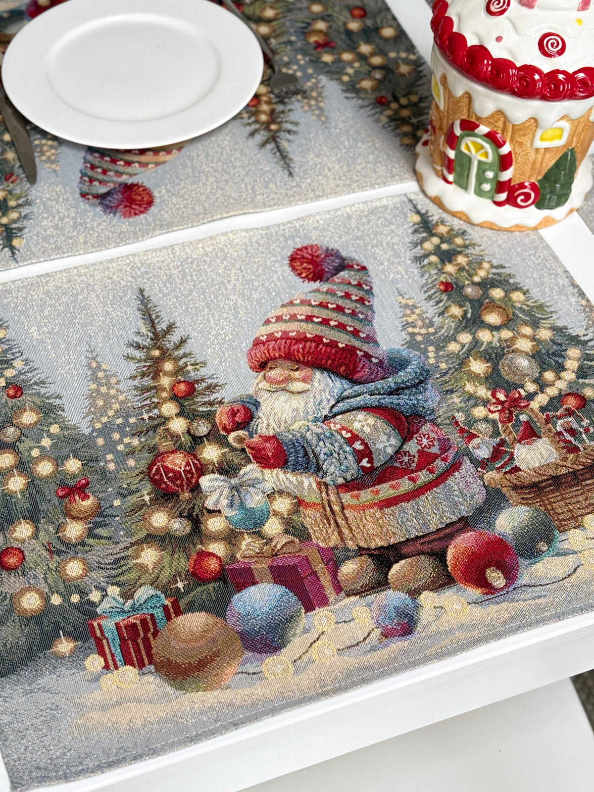 Placemat set «Scarlet Wishes» with golden thread - High quality tapestry