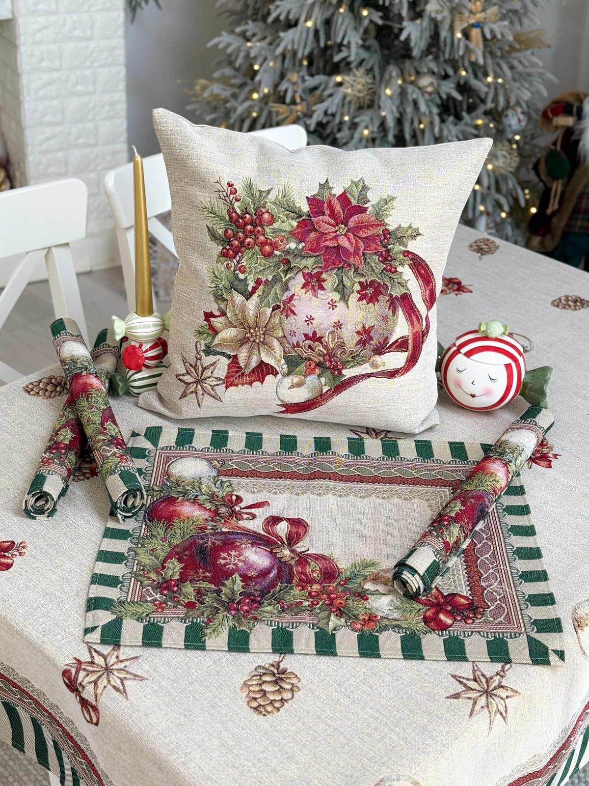 Christmas Placemat set «Christmas Heritage» with golden thread - High quality tapestry