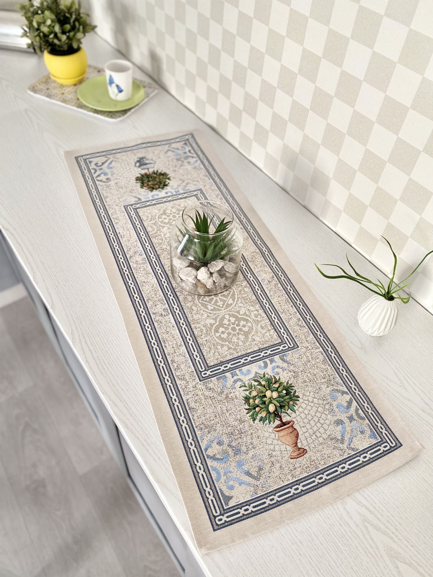 Tapestry table runner «Oliva»