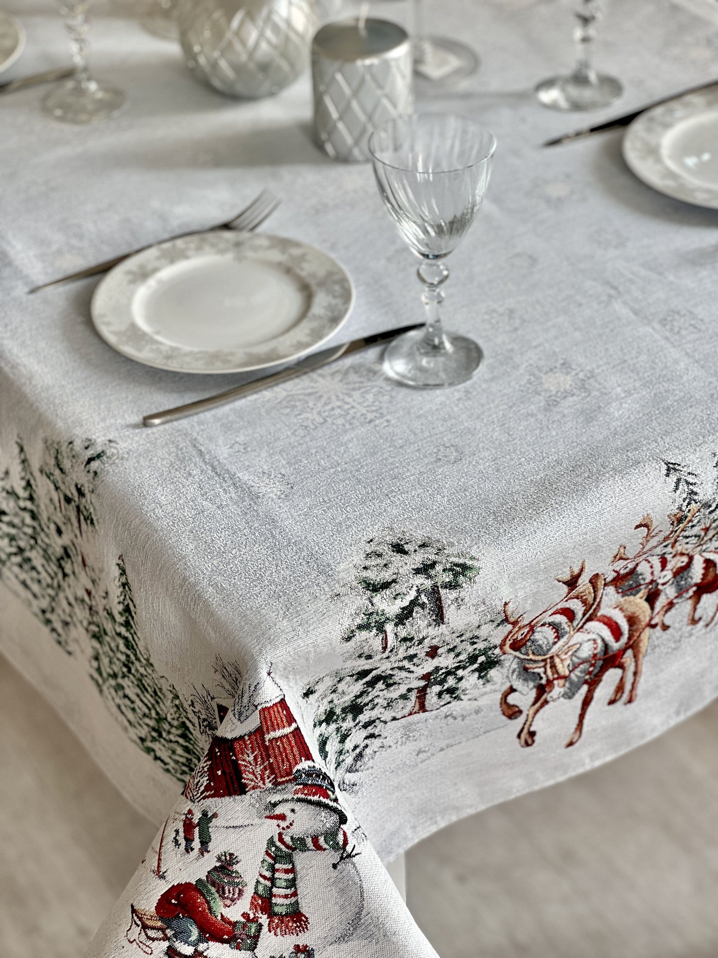 Christmas tapestry tablecloth «Santa is coming» With microfibre & silver lurex