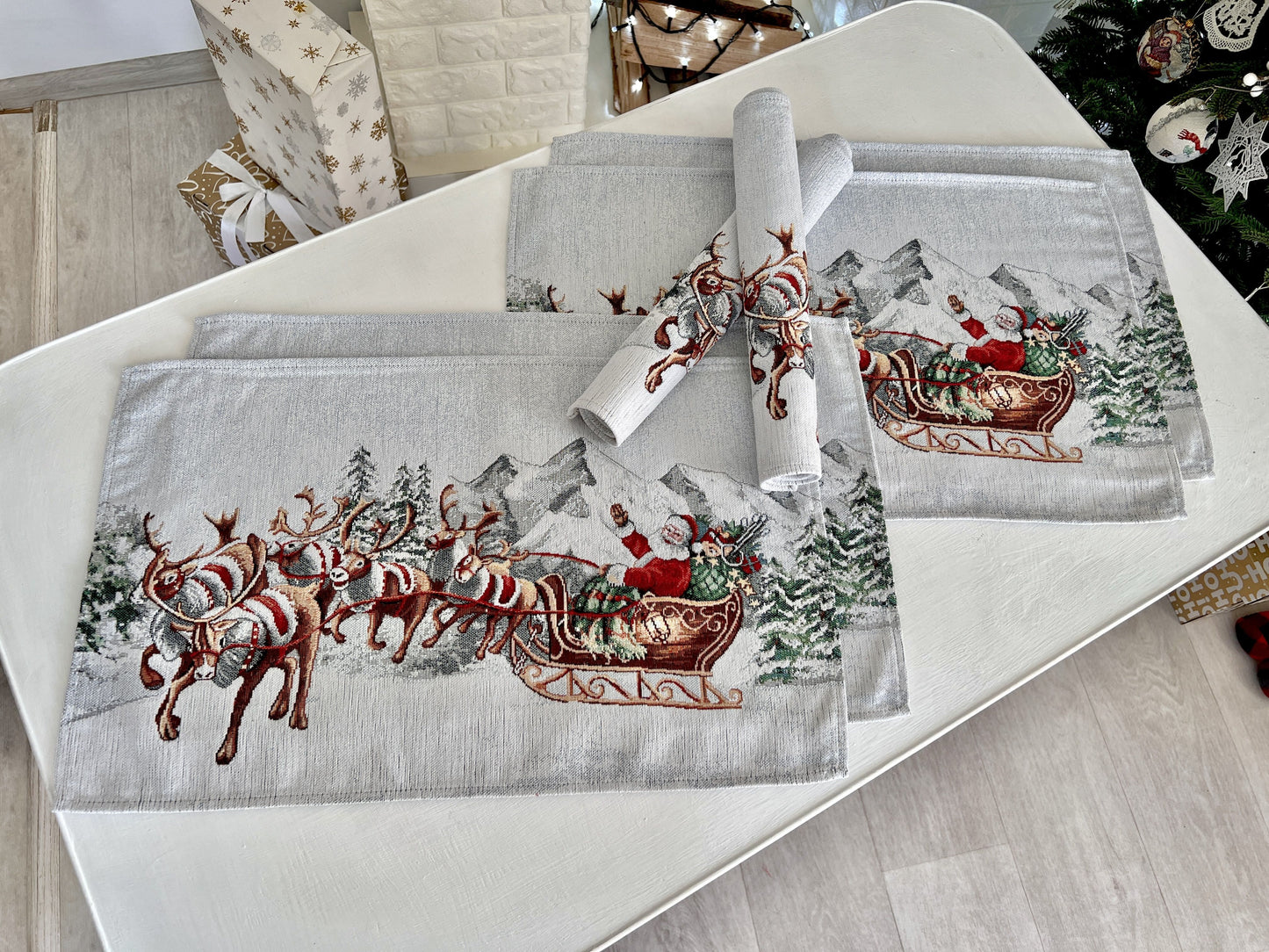 Winter Holiday Placemat «Santa is coming» With microfibre & silver lurex