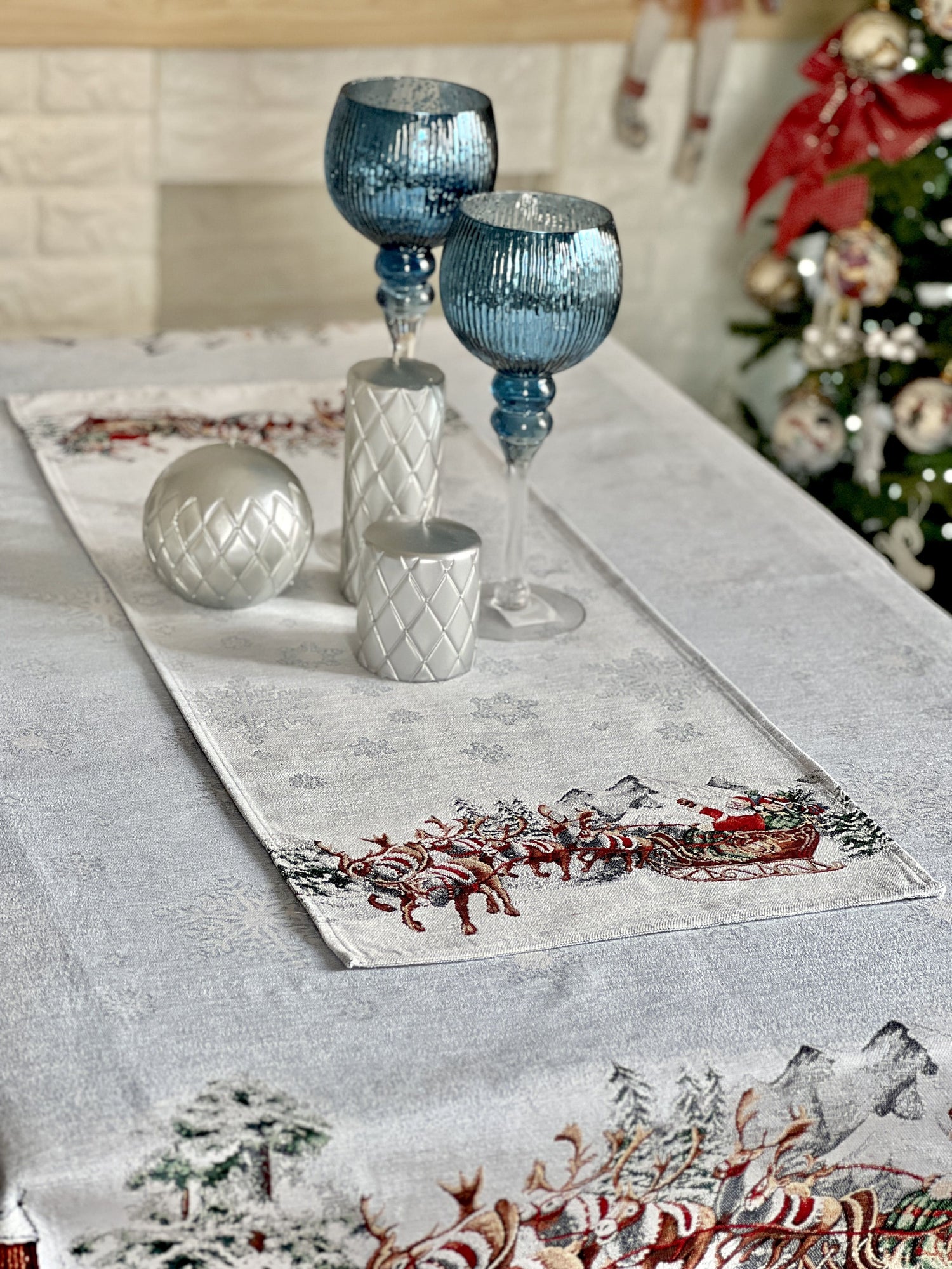 Christmas Tapestry Table runner «Santa is coming» With microfibre &amp; silver lurex Limaso Textile