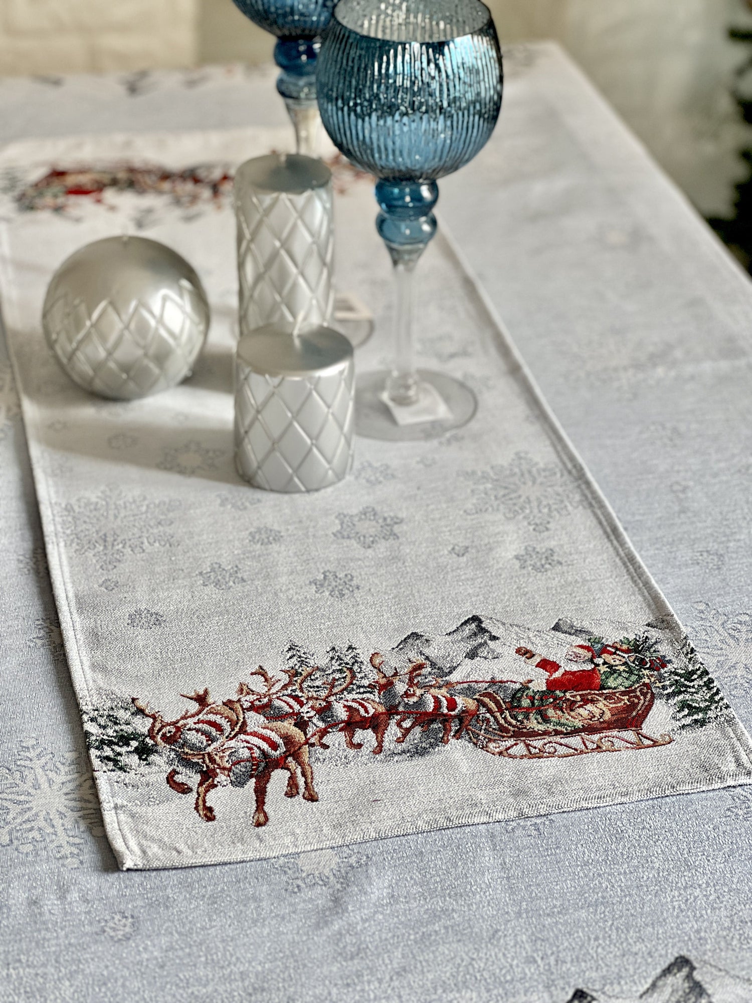 Christmas Tapestry Table runner «Santa is coming» With microfibre &amp; silver lurex Limaso Textile