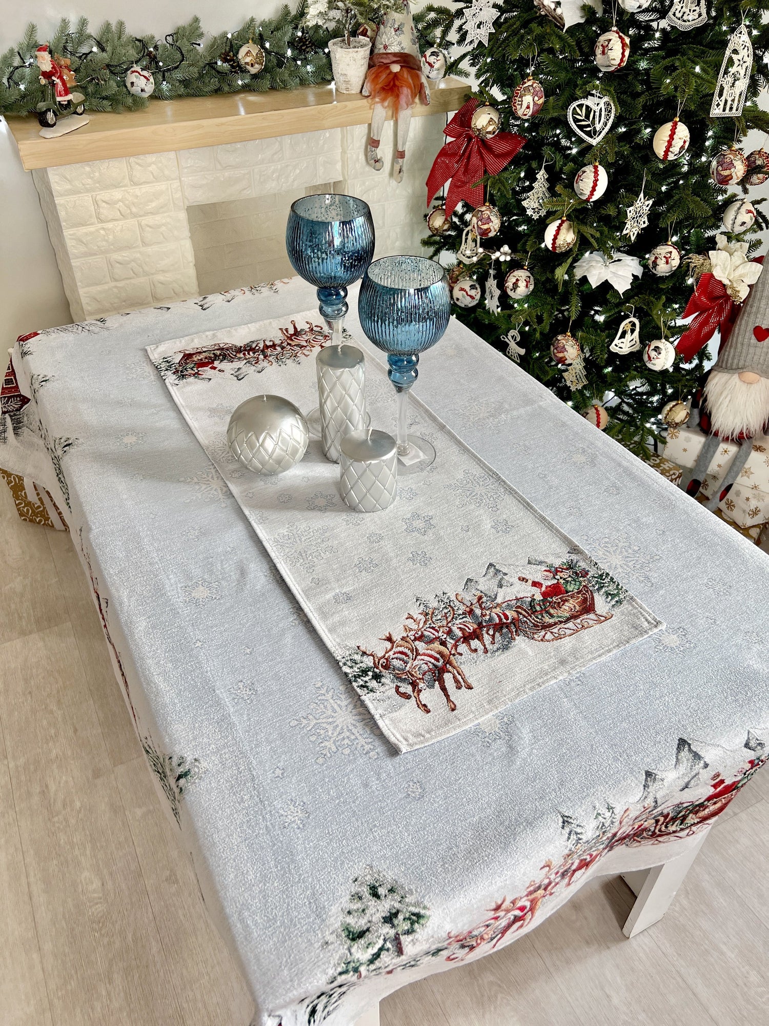 Christmas Tapestry Table runner «Santa is coming» With microfibre &amp; silver lurex Limaso Textile