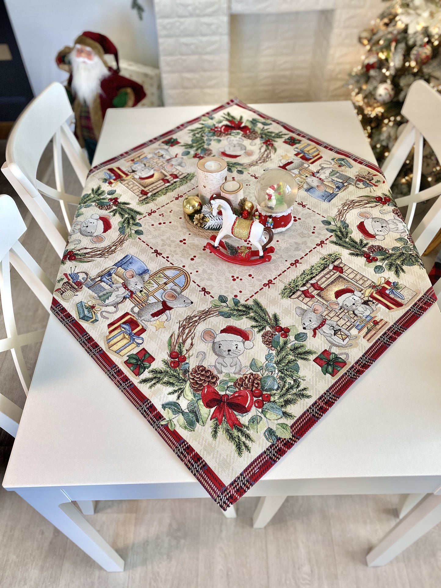 Christmas tapestry tablecloth «Xmas preparations» With silver lurex