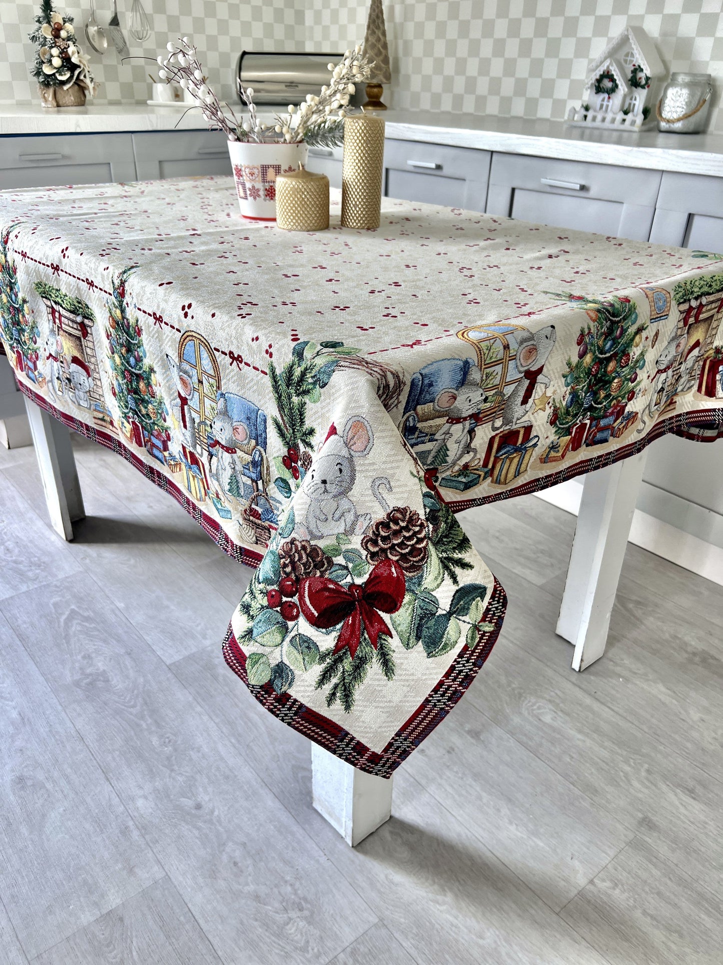 Christmas tapestry tablecloth «Xmas preparations» With silver lurex