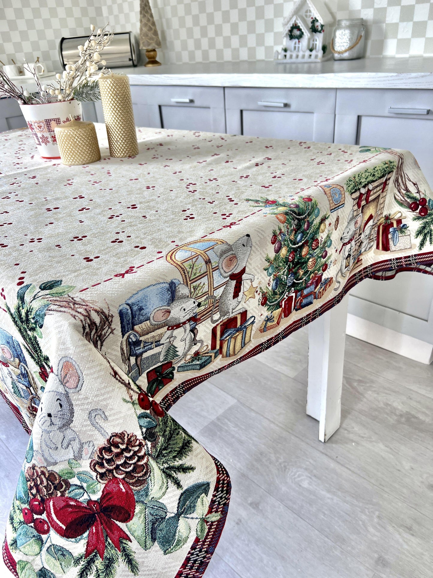 Christmas tapestry tablecloth «Xmas preparations» With silver lurex