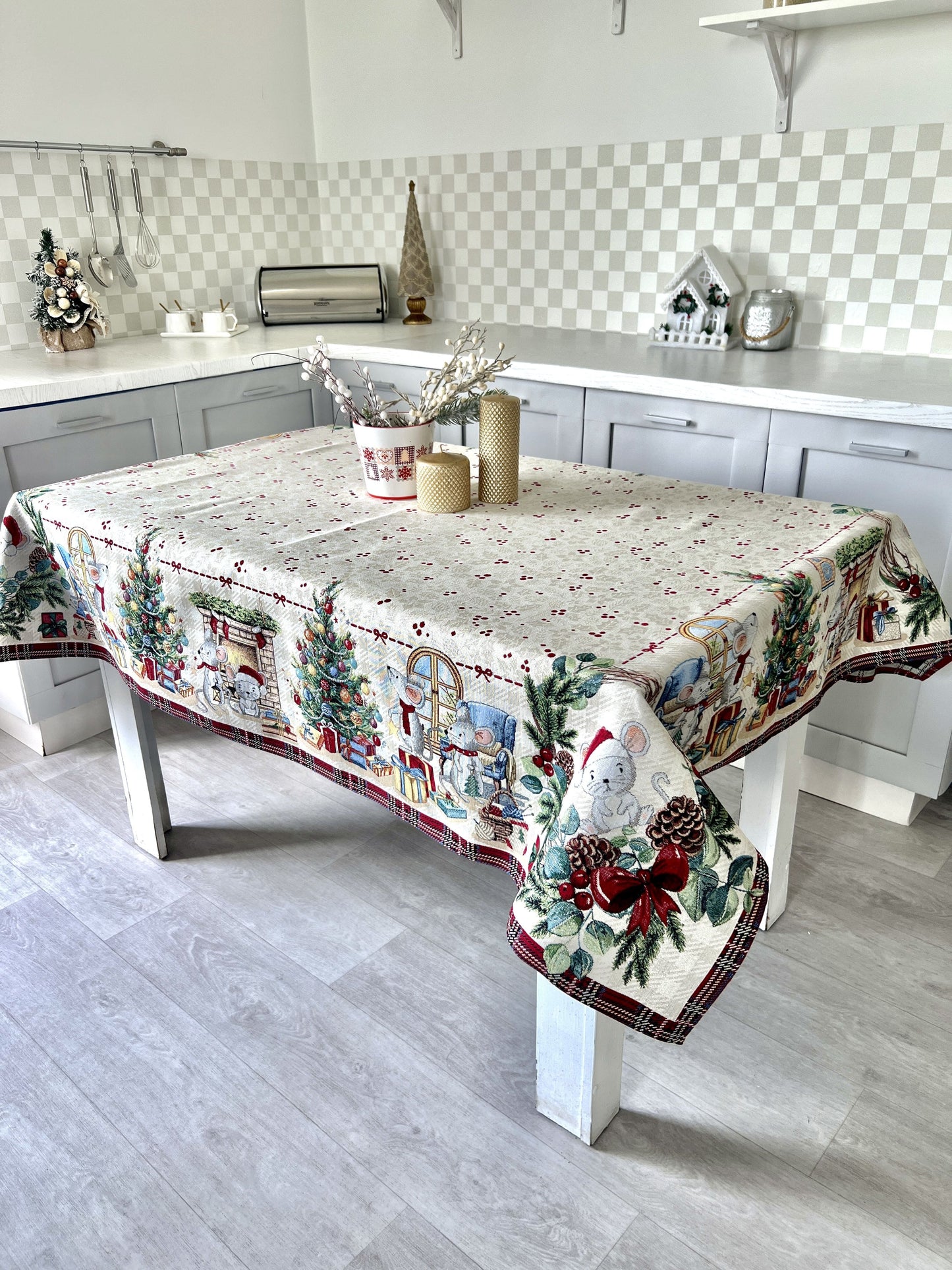 Christmas tapestry tablecloth «Xmas preparations» With silver lurex