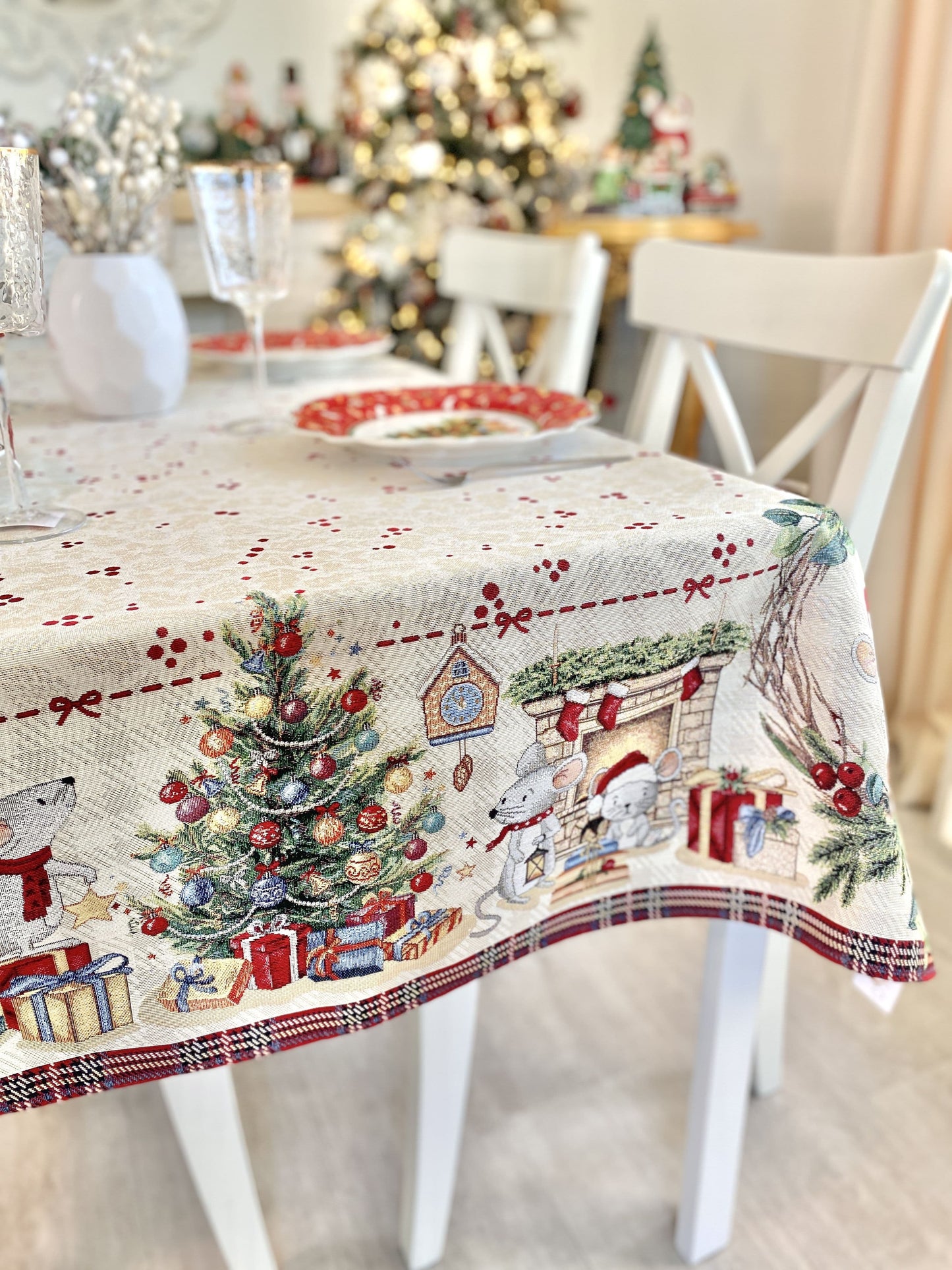 Christmas tapestry tablecloth «Xmas preparations» With silver lurex