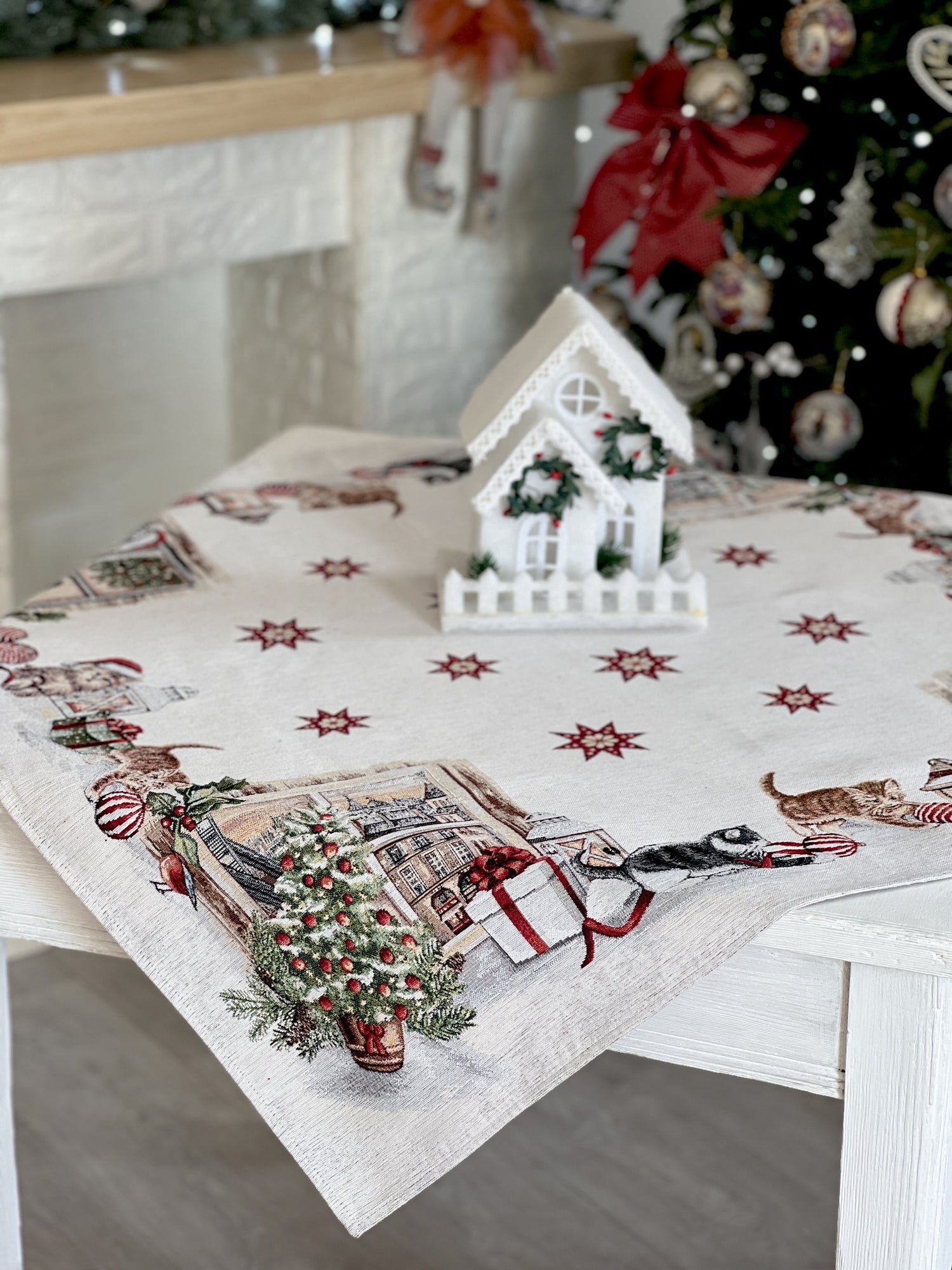 Christmas tapestry tablecloth «Christmas kittens» With microfibre &amp; silver lurex